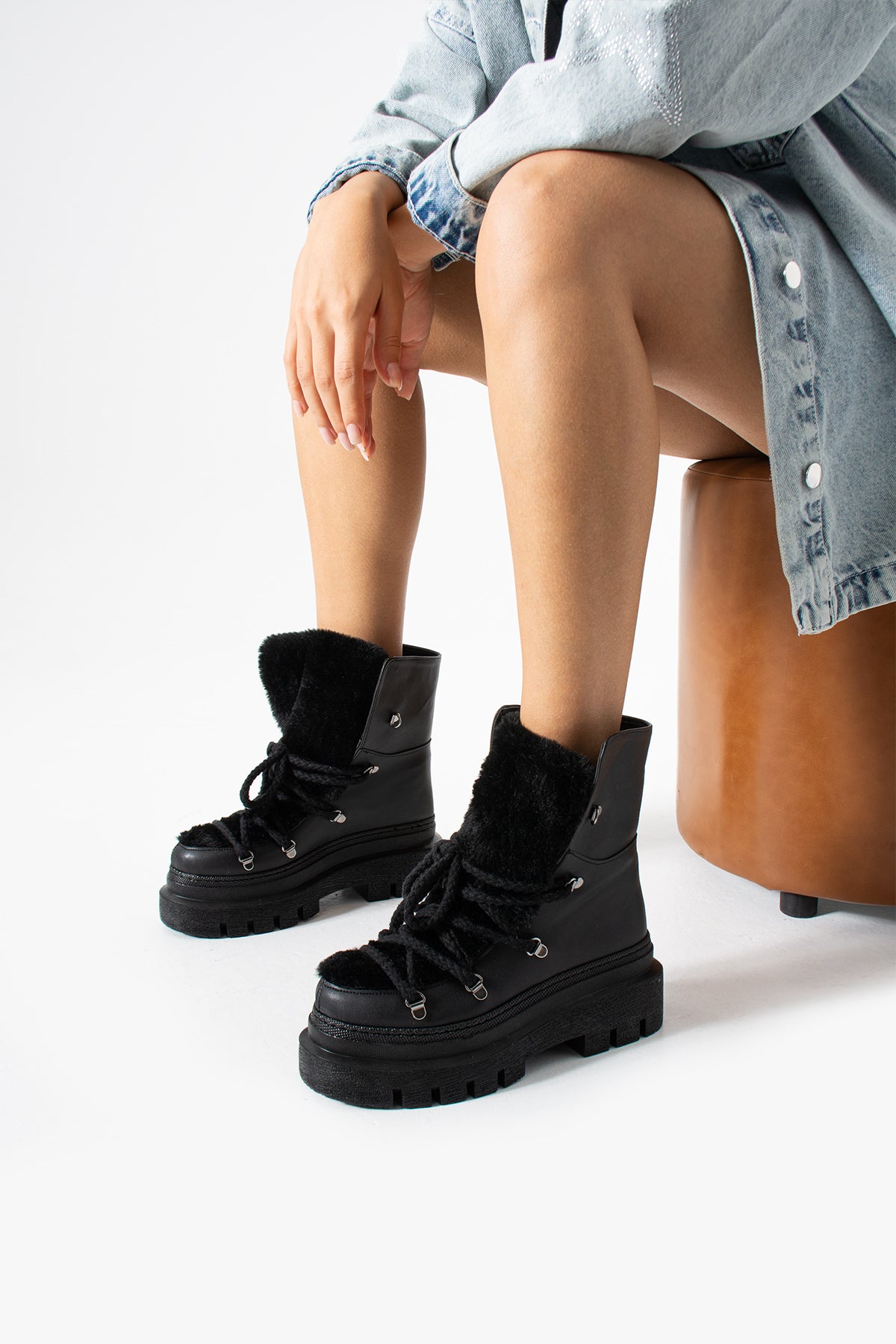Aylin Kadın Peluş Detaylı Kalın Tabanlı Bağcıklı Kışlık Bot