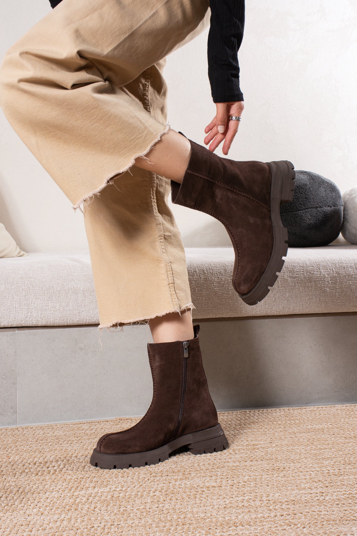 Vanessa Hakiki Deri Kadın Süet Yan Fermuarlı Comfort Bot