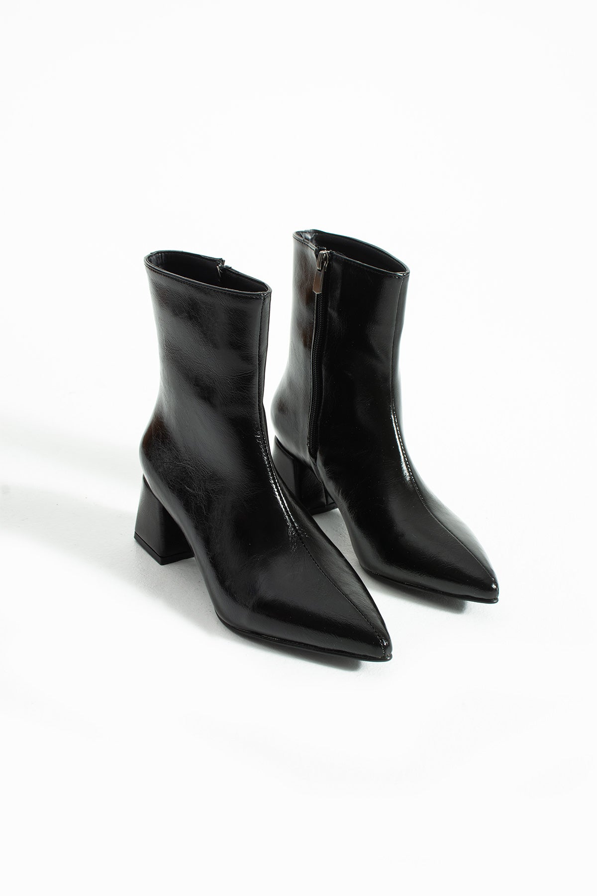 Blyana Sivri Burun Kalın Topuklu Kadın Bot