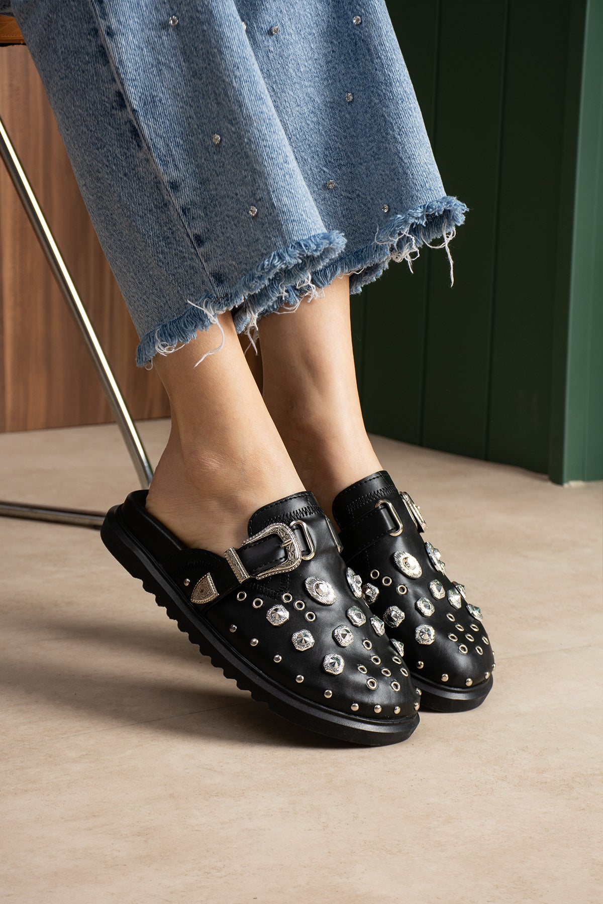 Zlata Kadın Taş Detaylı Tokalı Günlük Terlik