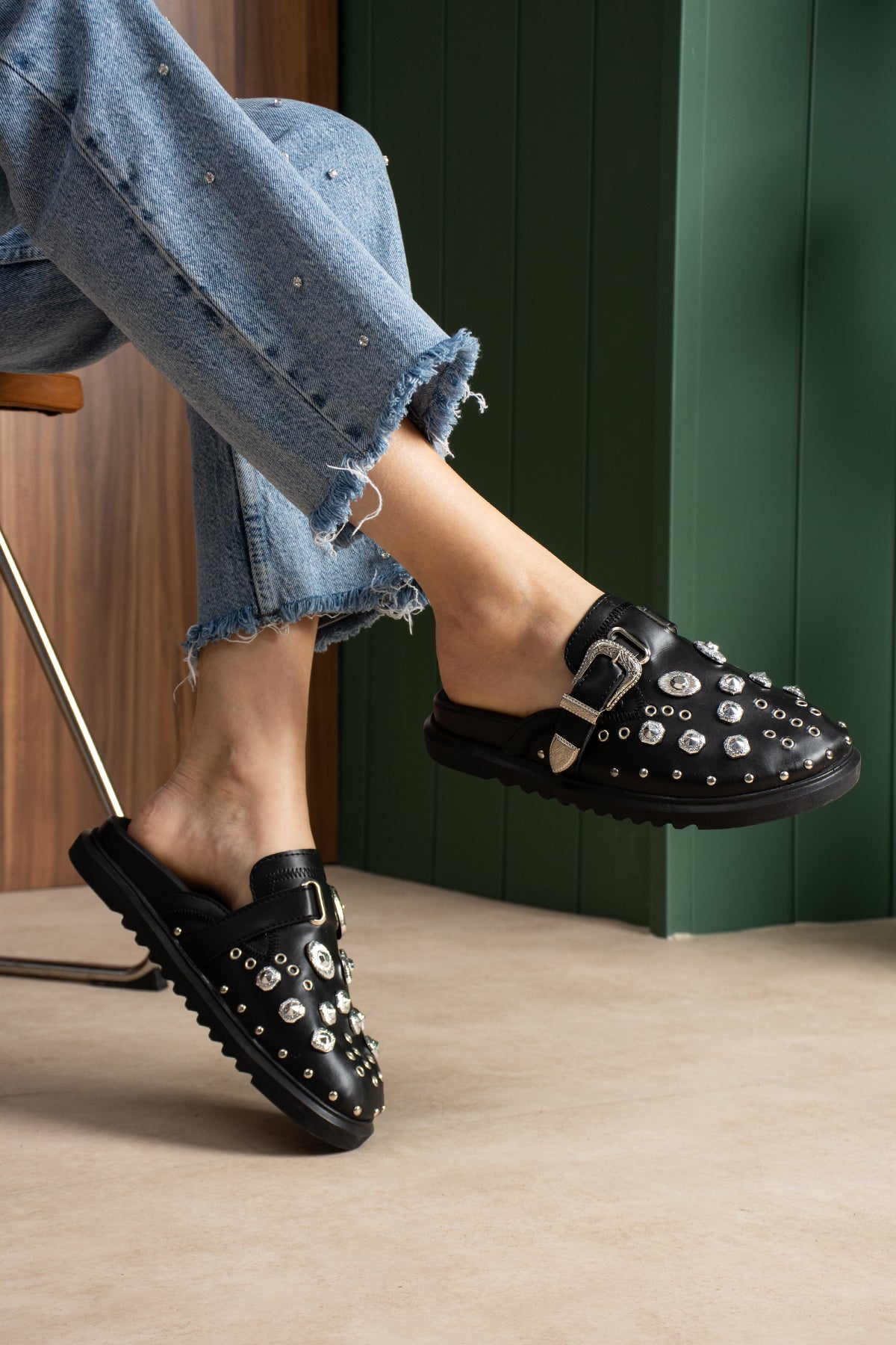 Zlata Kadın Taş Detaylı Tokalı Günlük Terlik