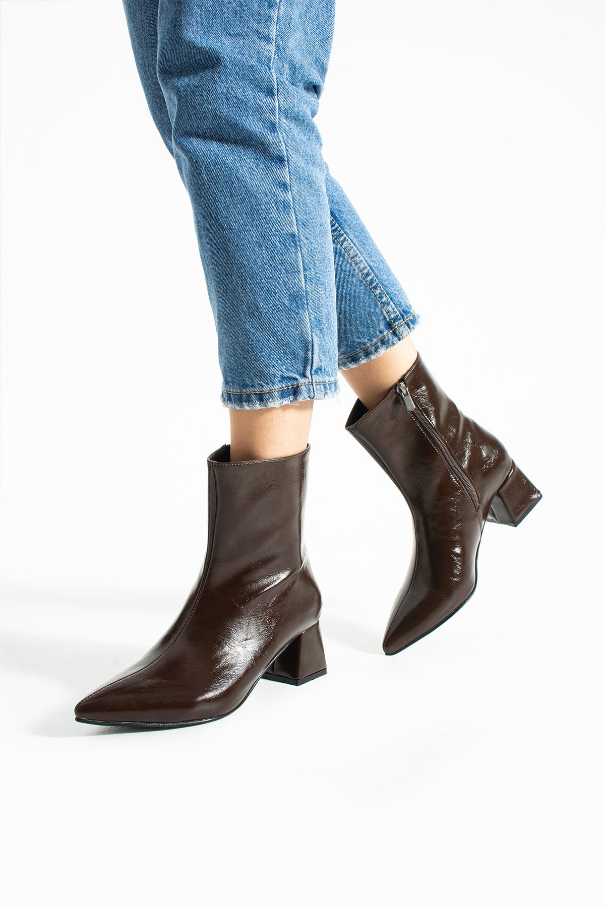 Blyana Sivri Burun Kalın Topuklu Kadın Bot