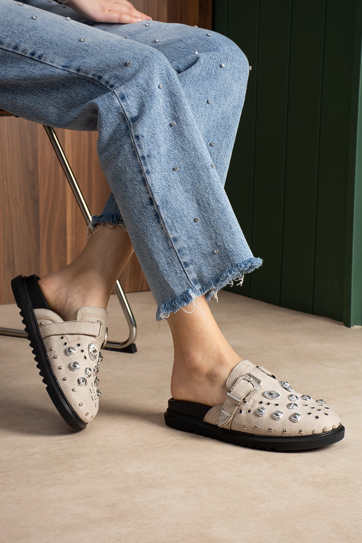 Zlata Kadın Taş Detaylı Tokalı Günlük Terlik