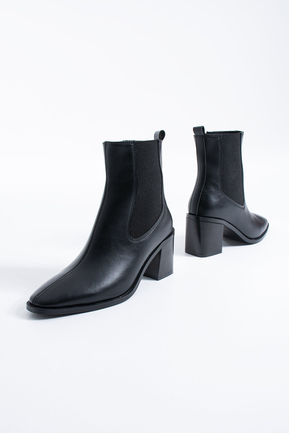 Carmen Kadın Topuklu Chelsea Bot Fermuarlı Lastik Detaylı Günlük ve Şık Kullanıma Uygun Kışlık Bilek Botu