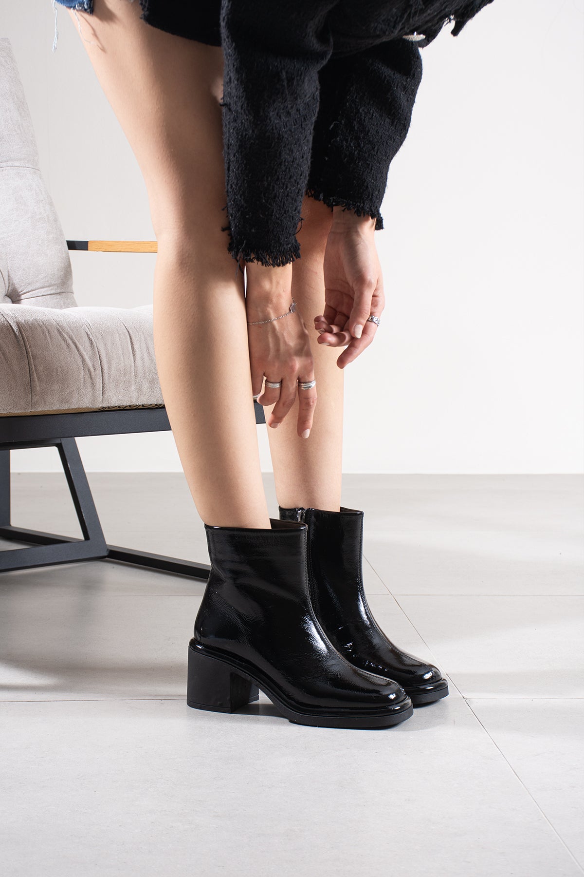 Tammy Kadın Hakiki Deri Kalın Topuk Fermuarlı Kısa Bot