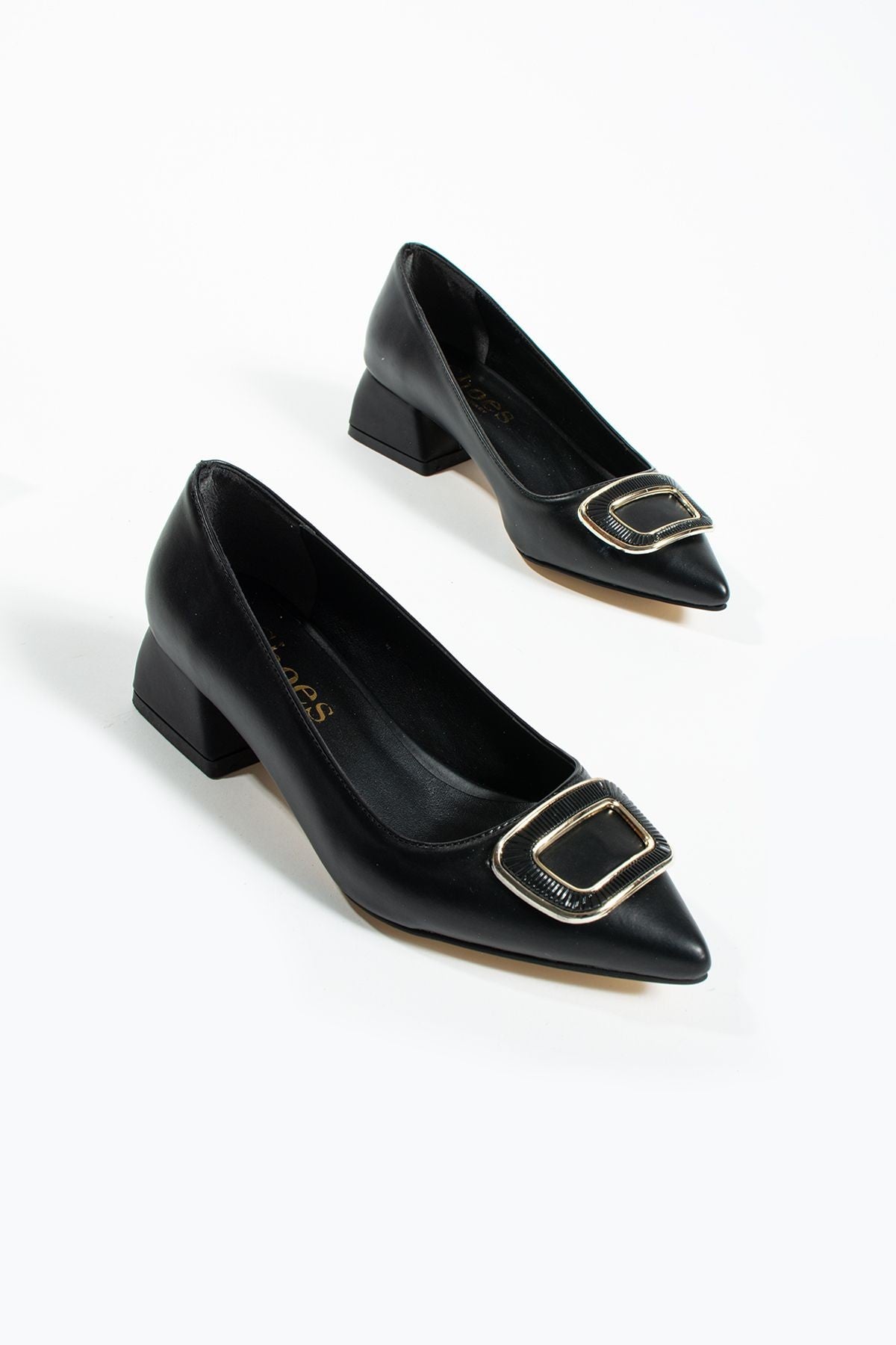 Siyah Tokalı Detay Klasik Topuklu Ayakkabı