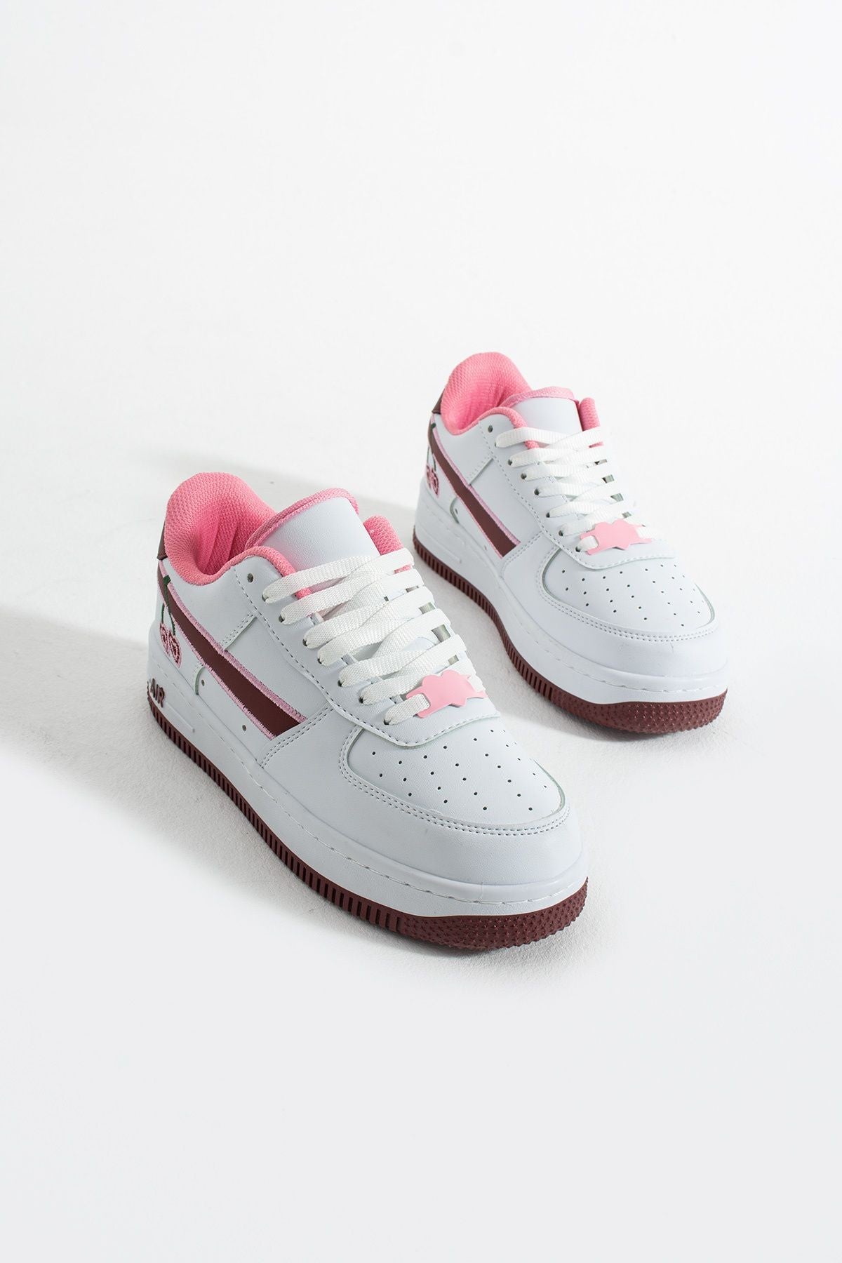 Kiraz Detaylı Pembe Beyaz Sneaker – Kadın Spor Ayakkabı