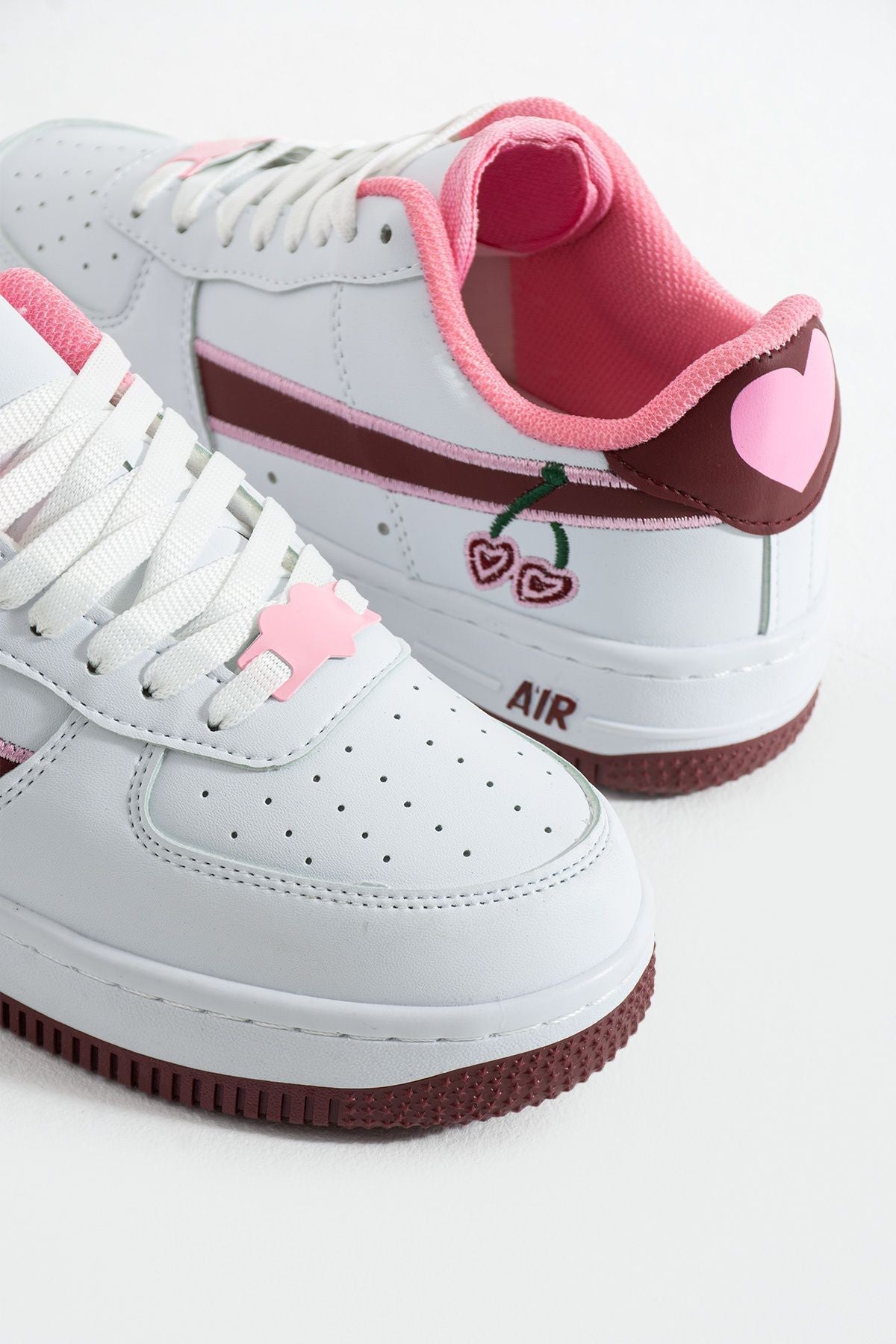 Kiraz Detaylı Pembe Beyaz Sneaker – Kadın Spor Ayakkabı