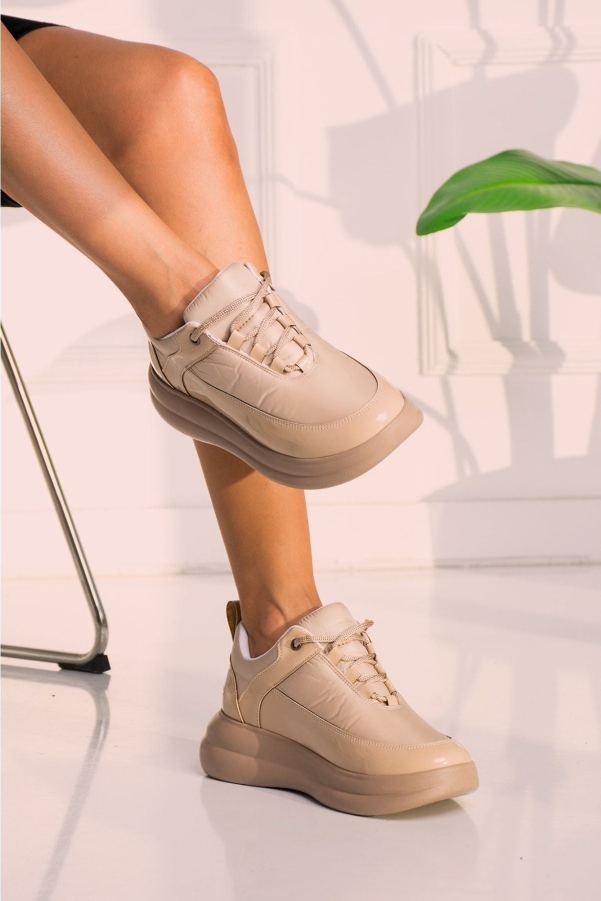 Siyah - Dolgu Topuk Sneaker