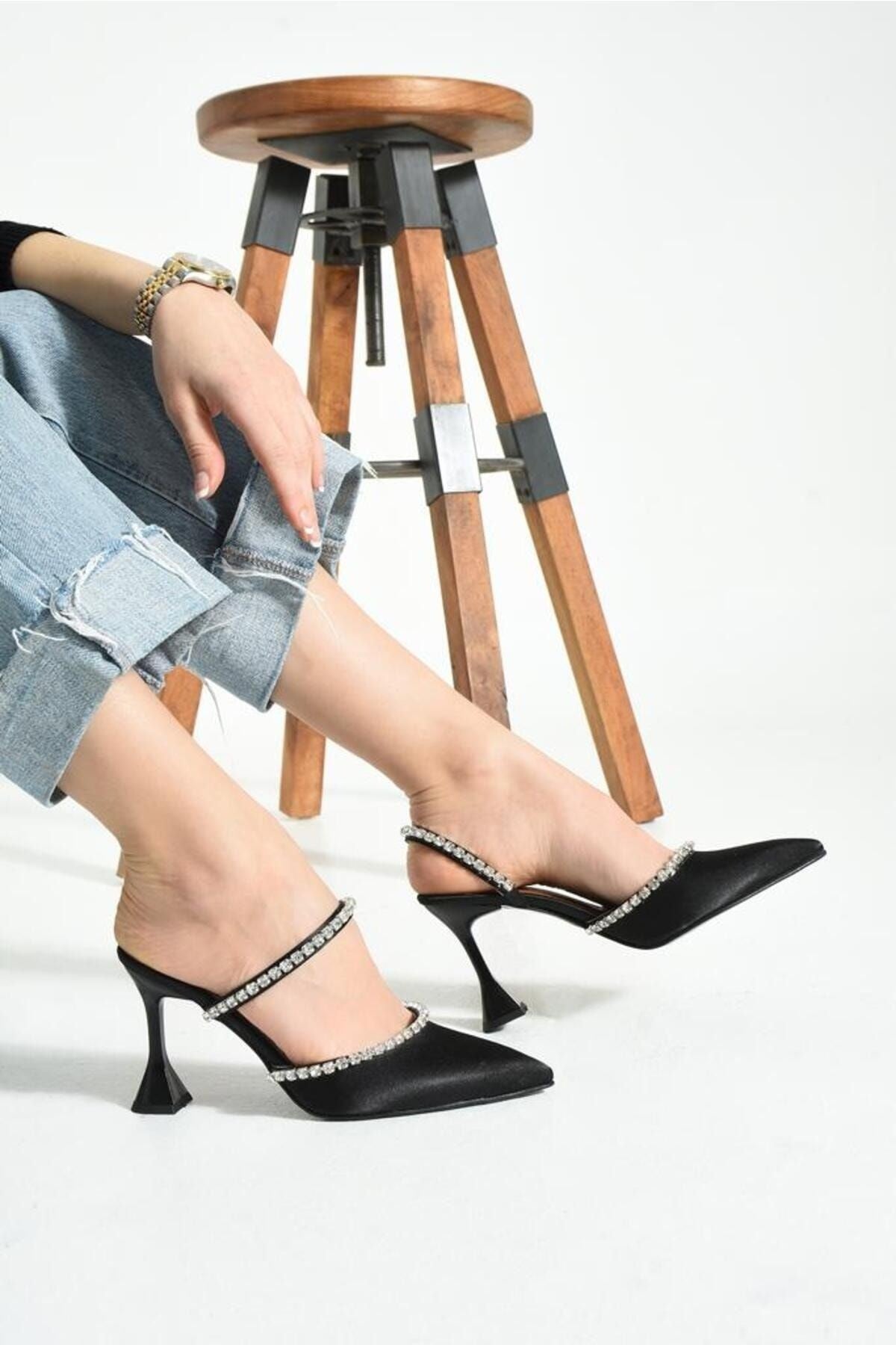 Kadın Siyah Çift Şerit Taşlı Topuklu Ayakkabı