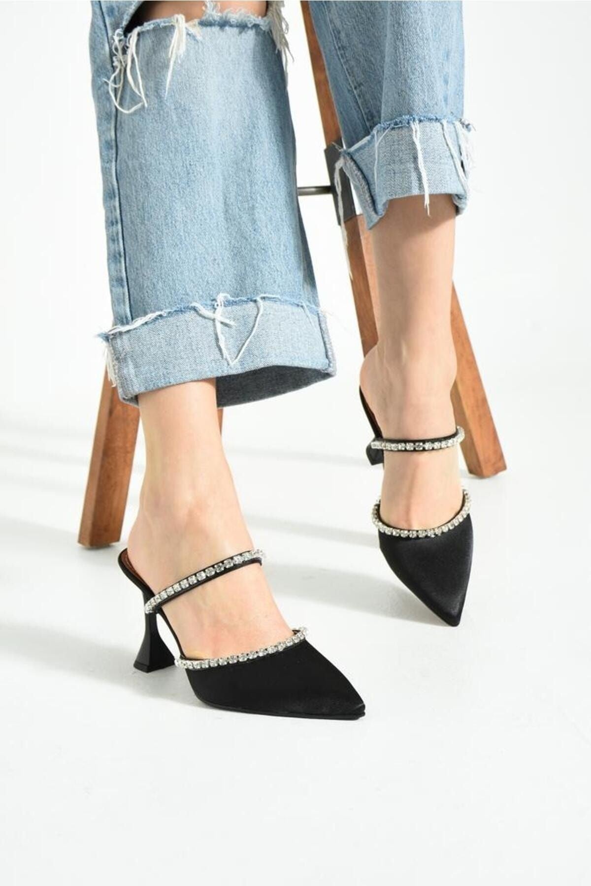 Kadın Siyah Çift Şerit Taşlı Topuklu Ayakkabı