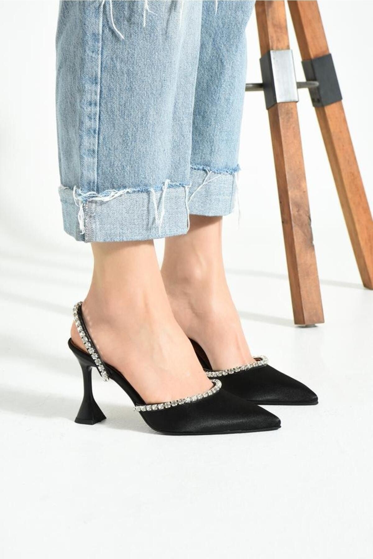 Kadın Siyah Çift Şerit Taşlı Topuklu Ayakkabı