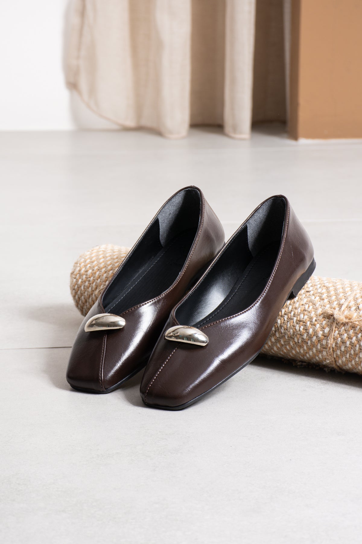 Aster Kare Burun Metal Toka Detaylı Şık Günlük Kadın Babet