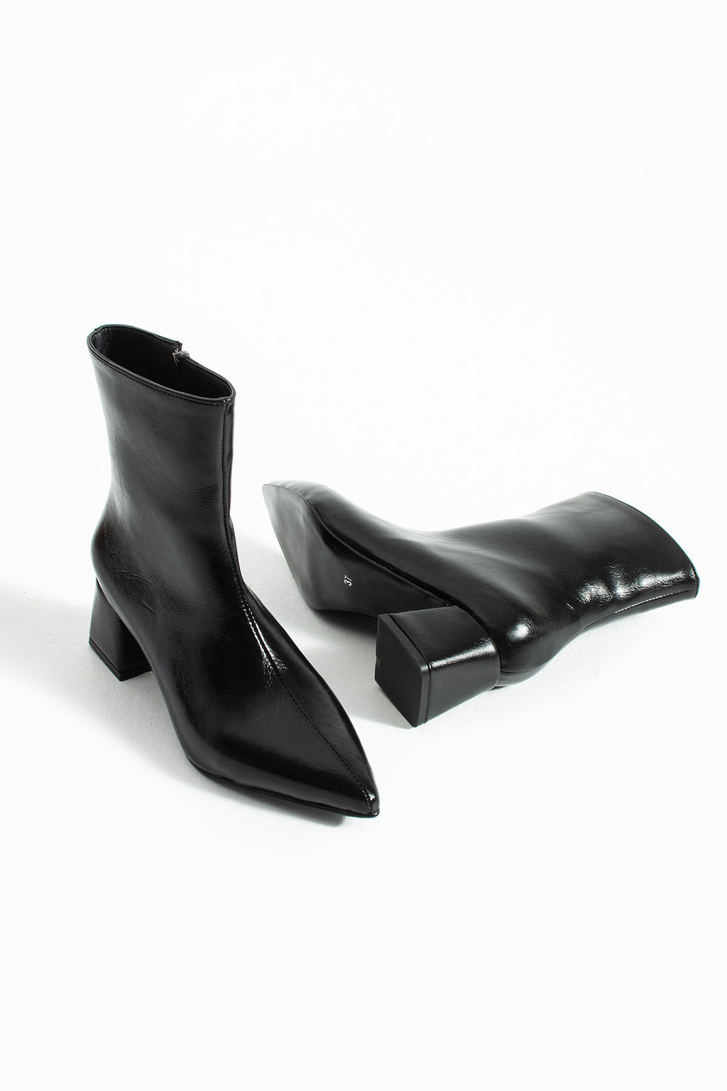 Blyana Sivri Burun Kalın Topuklu Kadın Bot