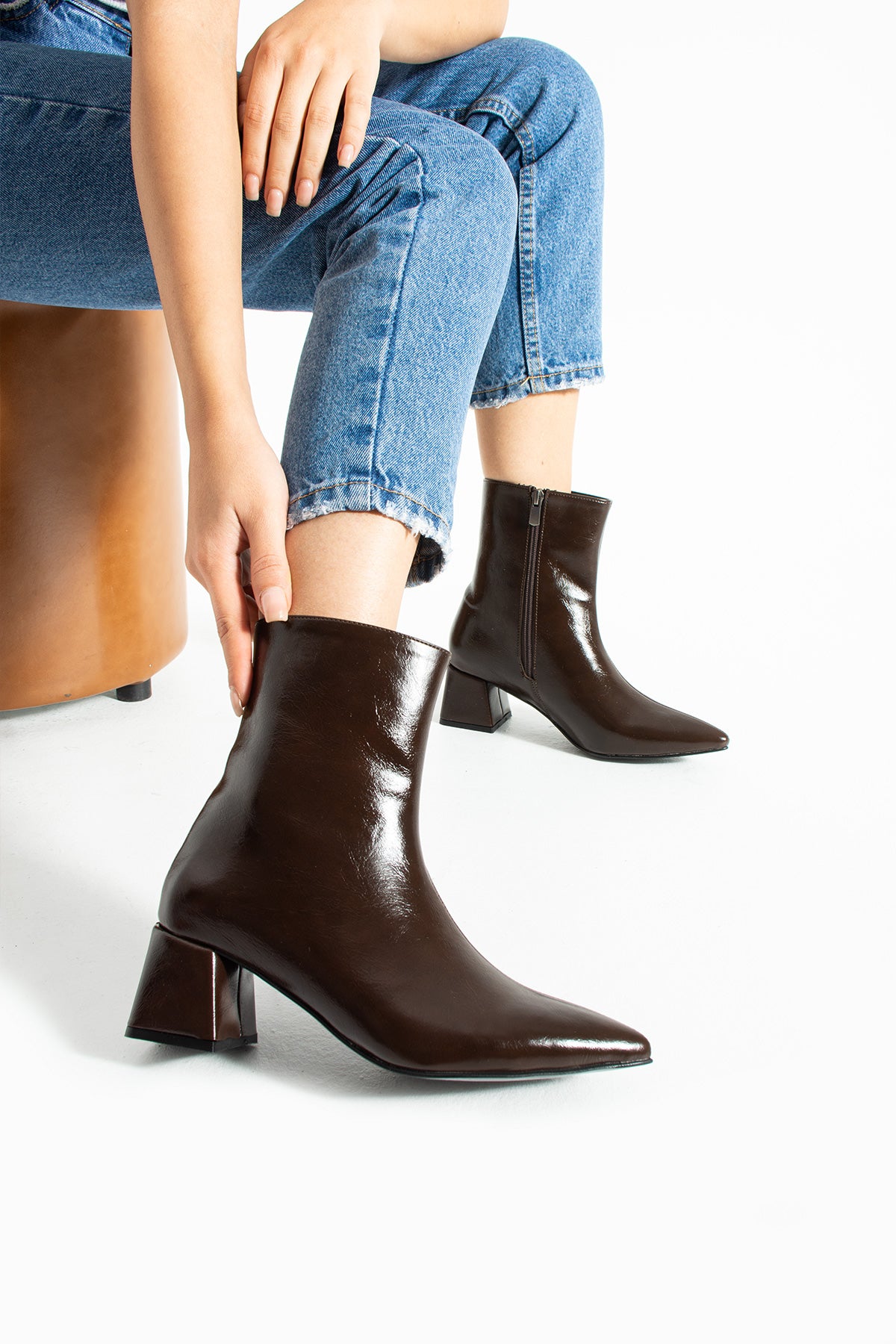 Blyana Sivri Burun Kalın Topuklu Kadın Bot