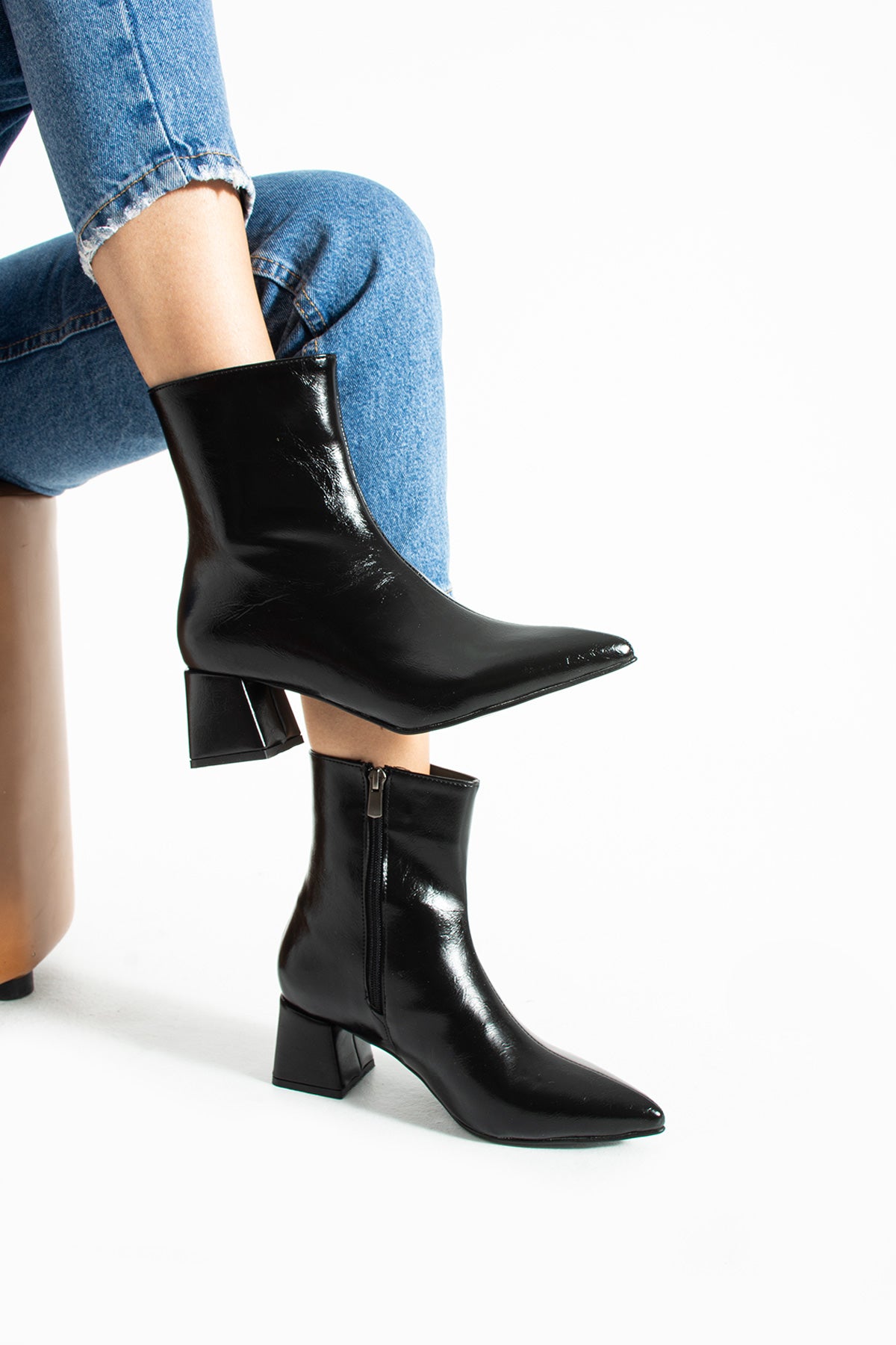 Blyana Sivri Burun Kalın Topuklu Kadın Bot