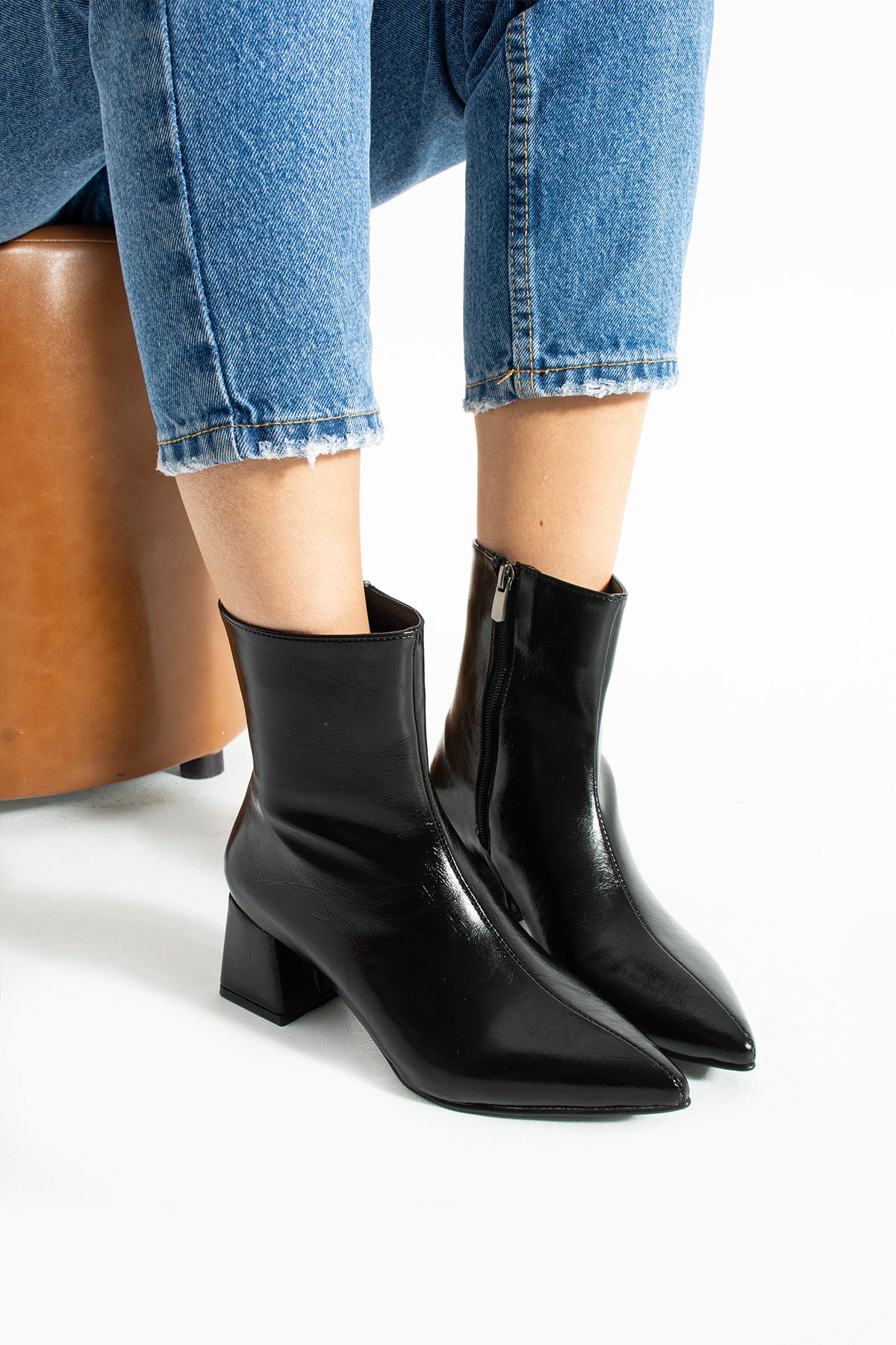 Blyana Sivri Burun Kalın Topuklu Kadın Bot