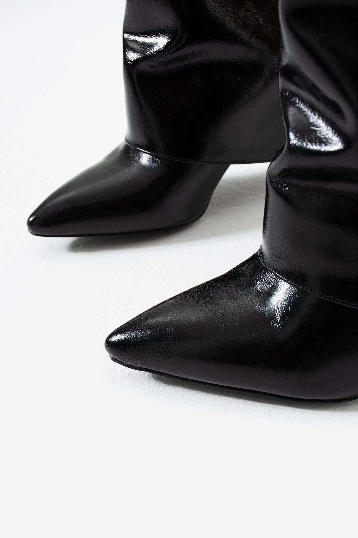 Dora Kadın Deri Sivri Burun Topuklu Çizme