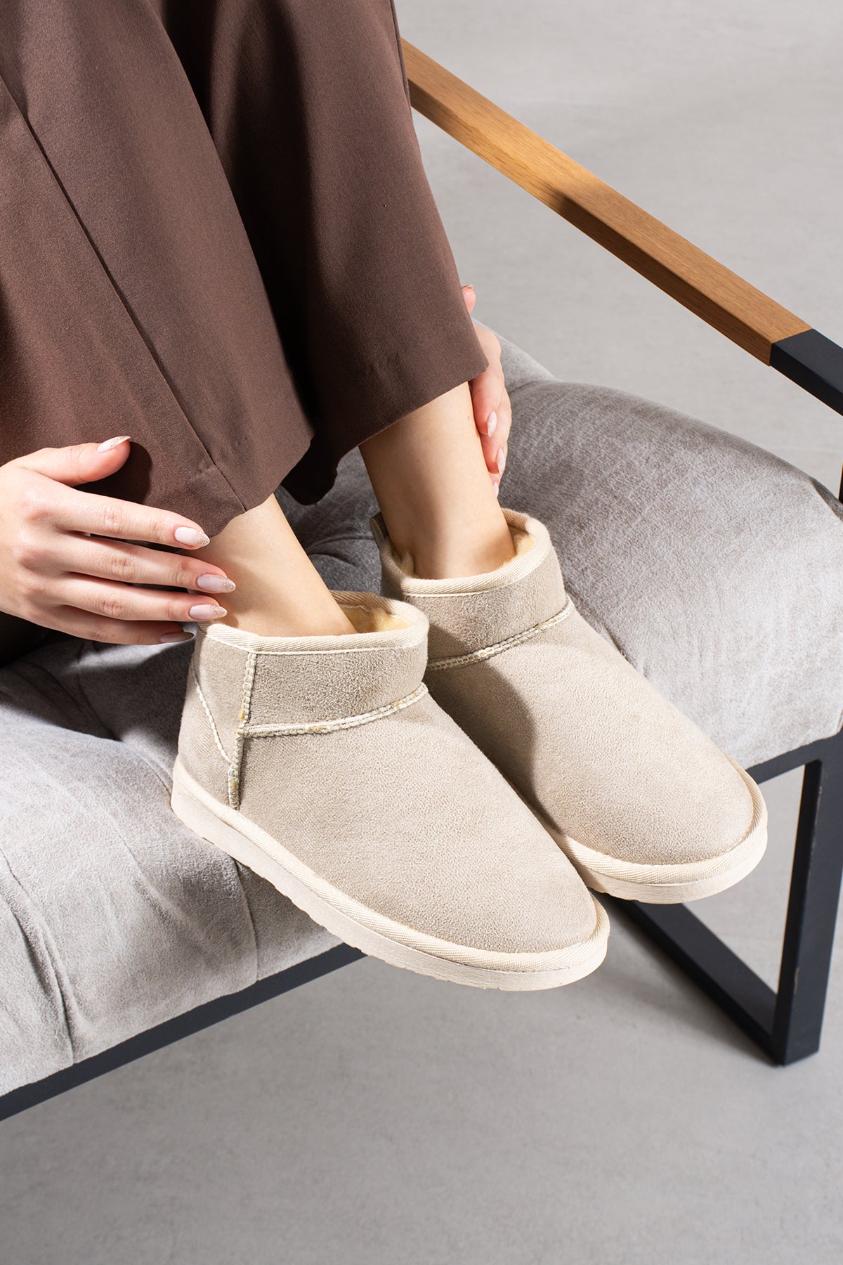 Mini Gri Süet Yarım Bot içi Tüylü Düz Taban Kadın Ayakkabı