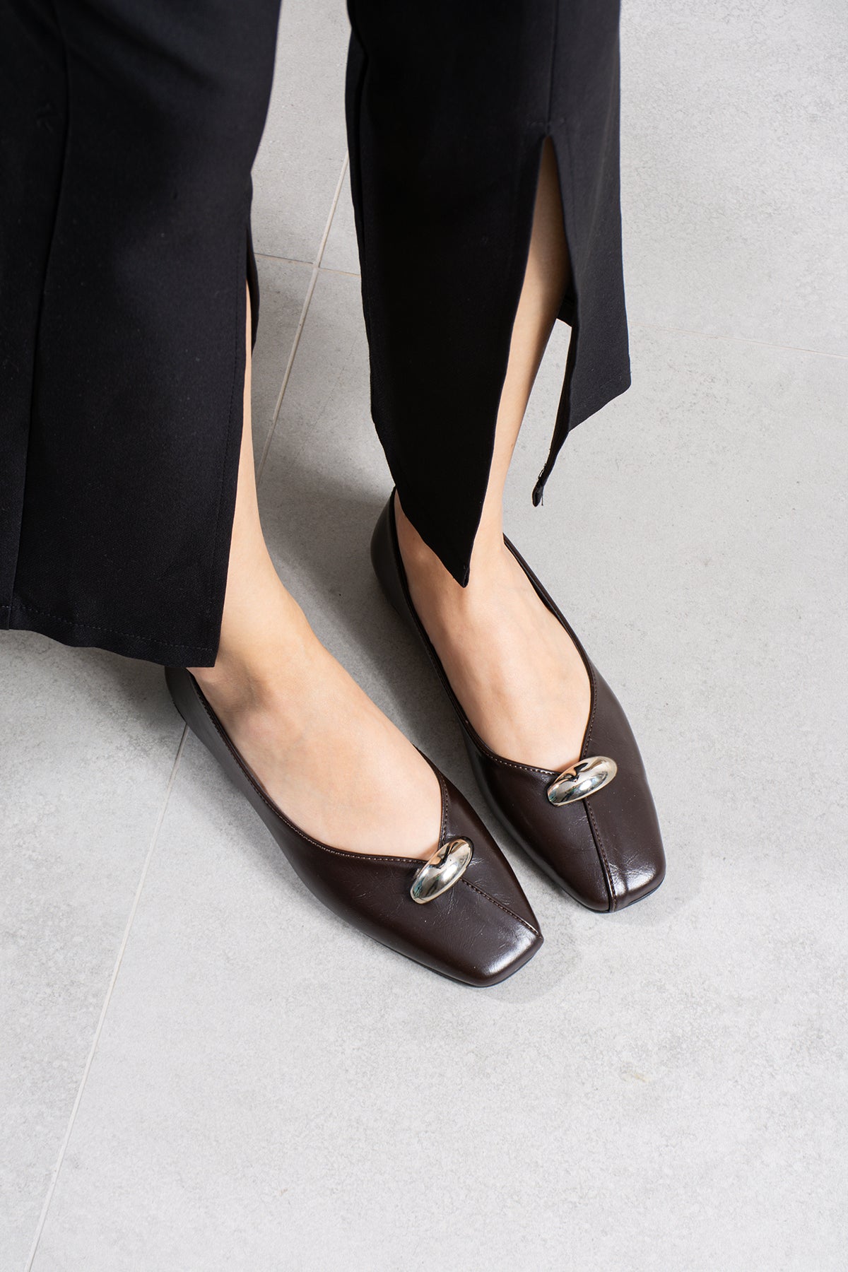 Aster Kare Burun Metal Toka Detaylı Şık Günlük Kadın Babet