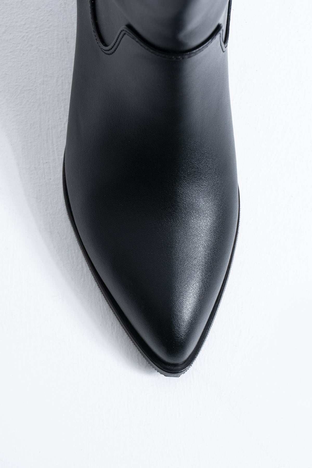 Ellen Kadın Diz Altı Çizme Sivri Burun Günlük & Şık Kullanım Orta Topuklu Zamansız Klasik Tasarım