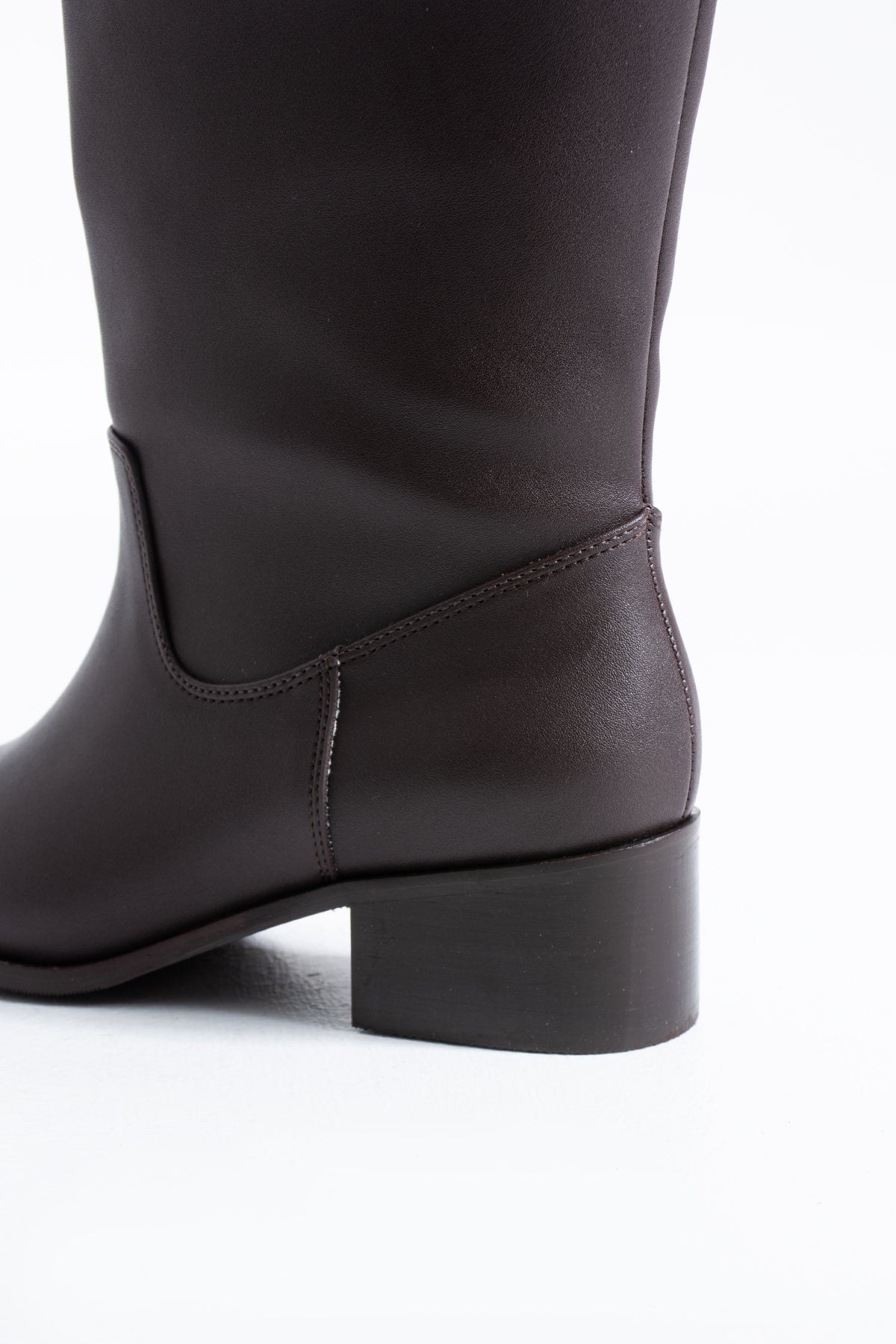 Ellen Kadın Diz Altı Çizme Sivri Burun Günlük & Şık Kullanım Orta Topuklu Zamansız Klasik Tasarım