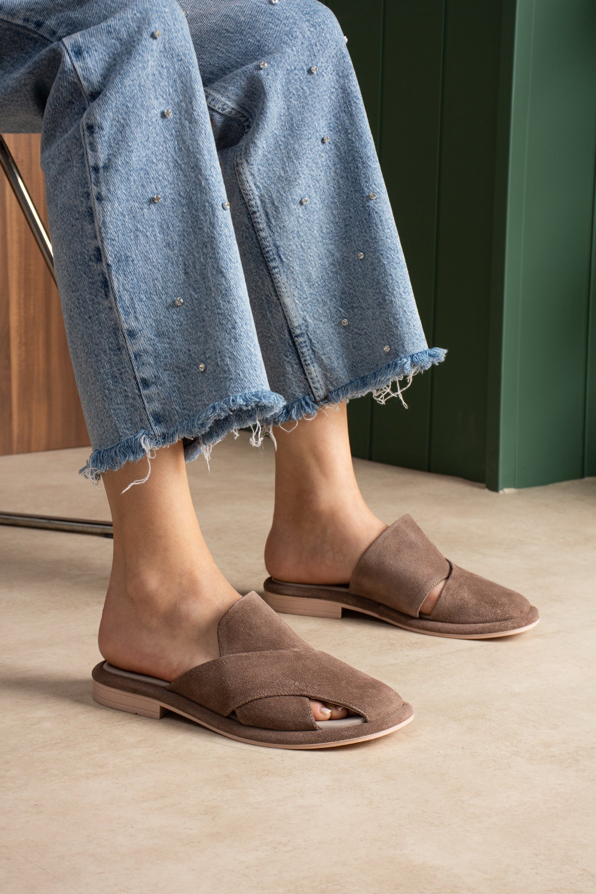 Bronte Hakiki Deri Süet Çapraz Bantlı Anatomik Tabanlı Konfor Terlik - Sandalet