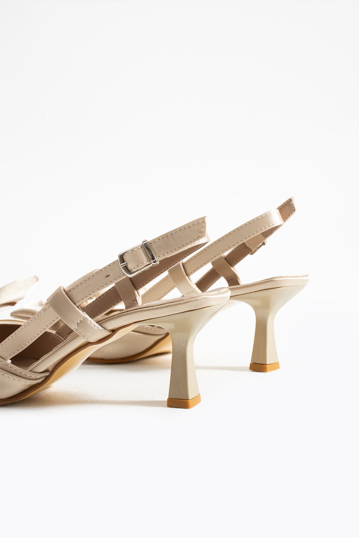 Wilson Fiyonk Detay Bilekten Bağlamalı Topuklu Ayakkabı