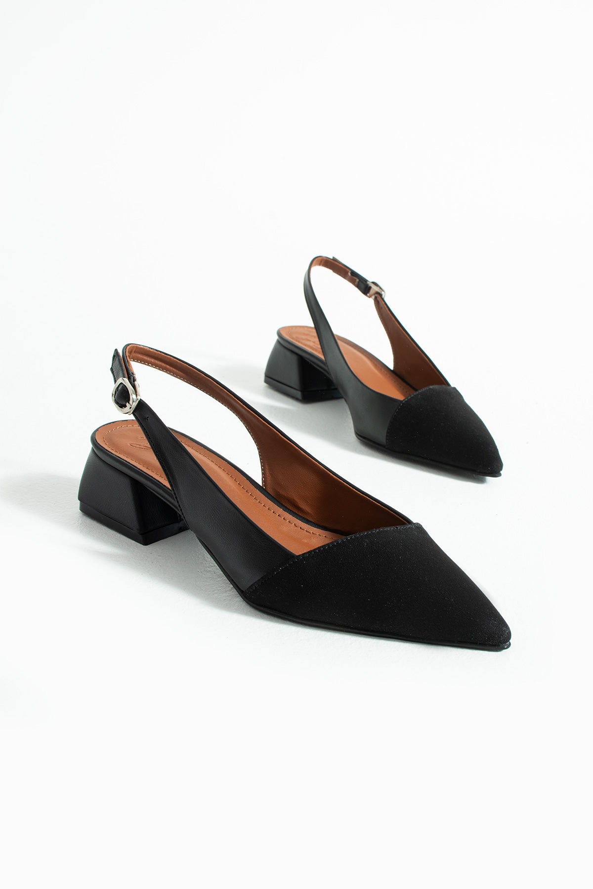 Siyah Mat Önü Siyah Saten Bilek Kemer Detaylı Sivri Burun Kısa Topuklu Kadın Babet