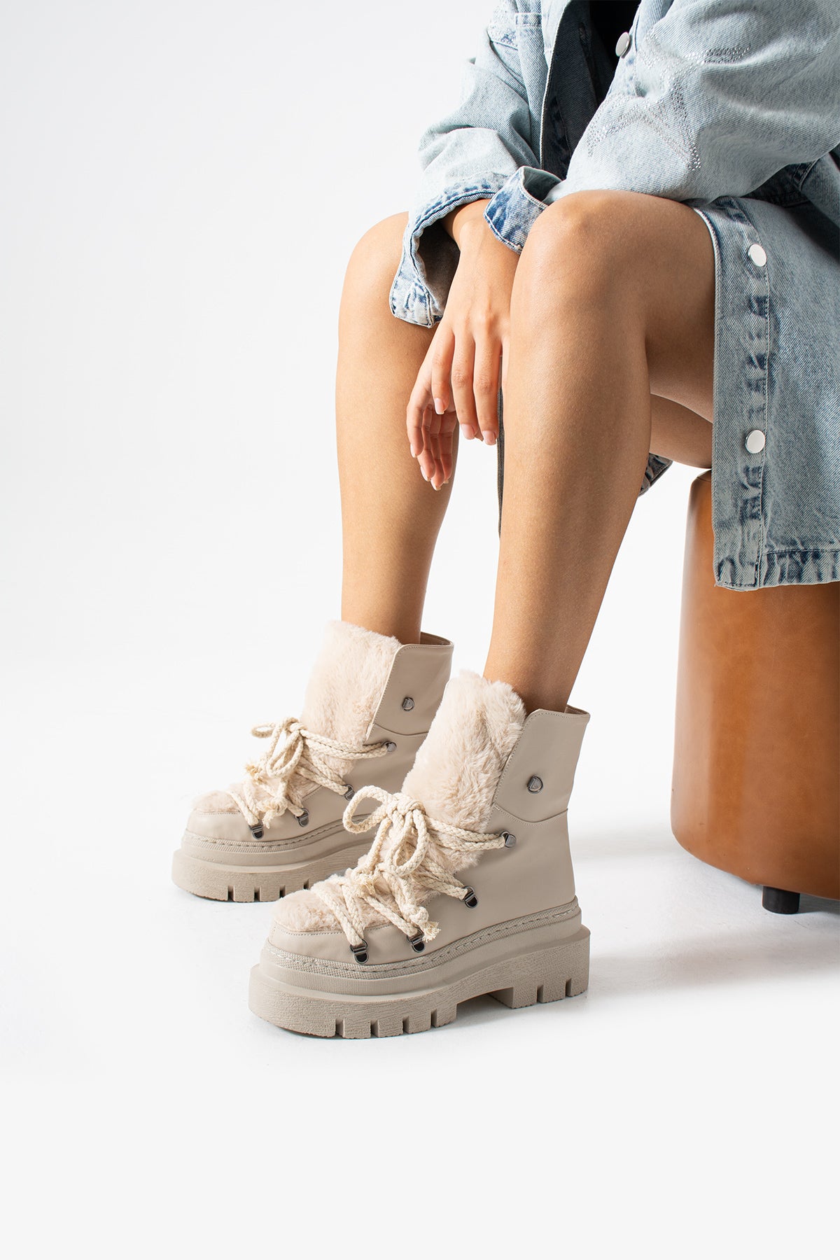 Aylin Kadın Peluş Detaylı Kalın Tabanlı Bağcıklı Kışlık Bot