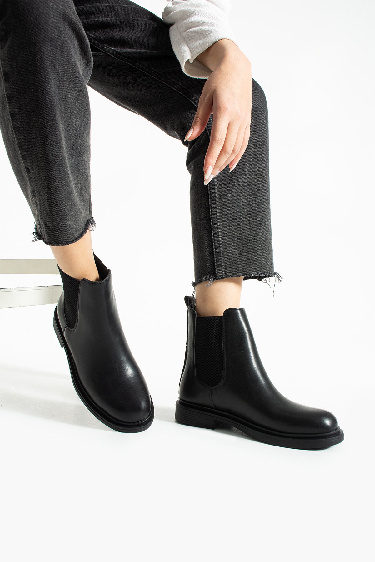Kadın Siyah Düz Topuklu Chelsea Bot