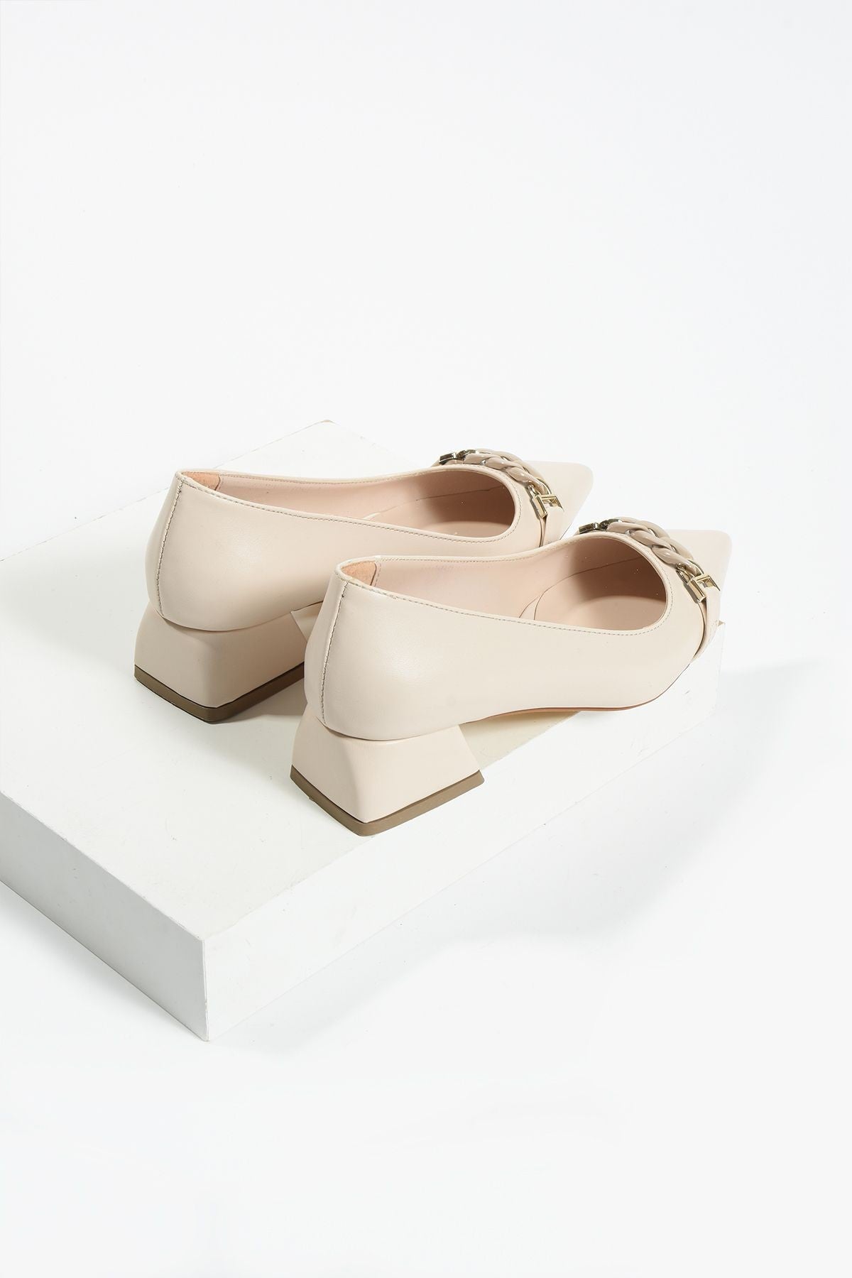 Siyah Zincir Detay Kadın Topuklu Ayakkabı