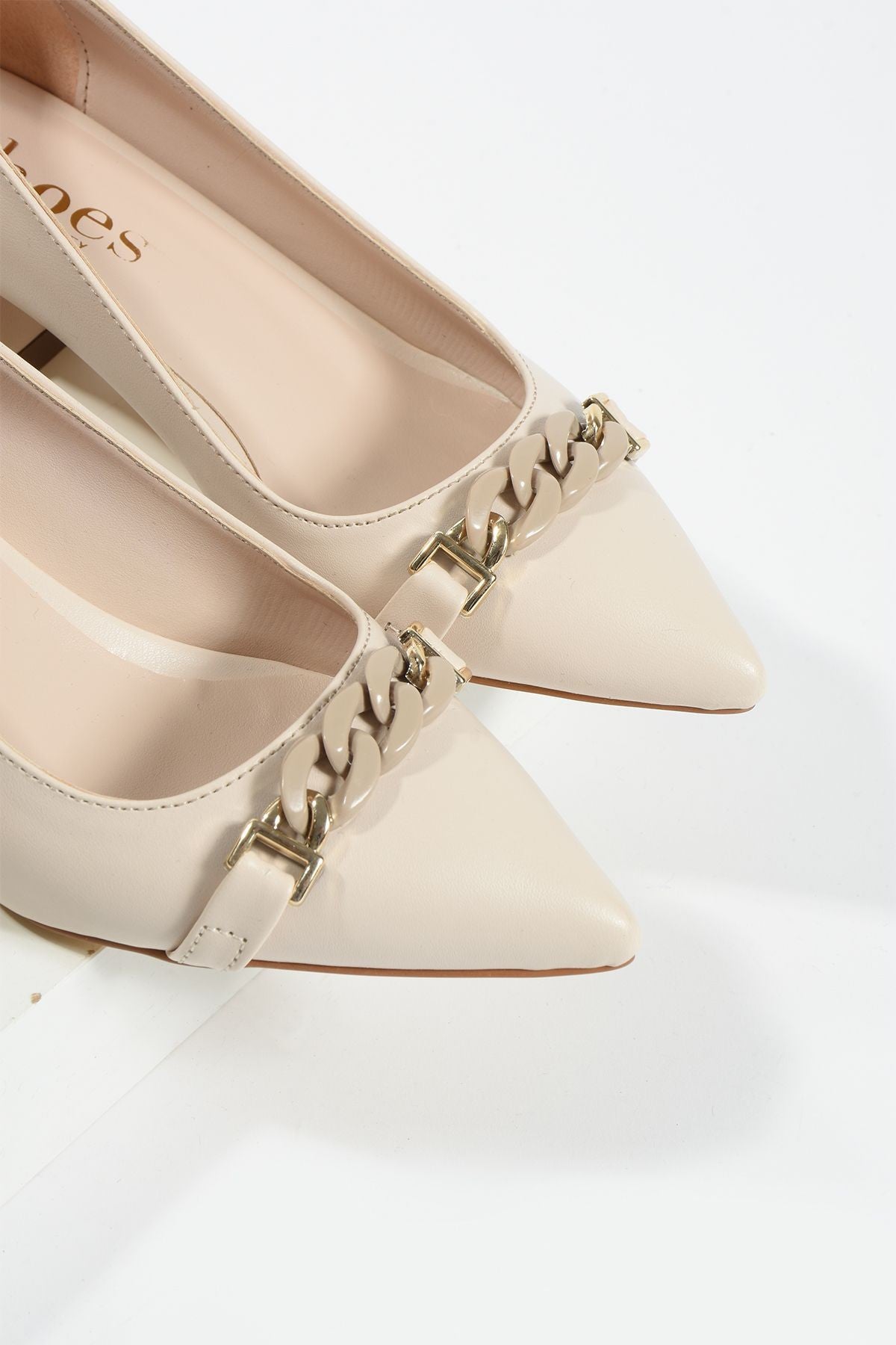 Siyah Zincir Detay Kadın Topuklu Ayakkabı