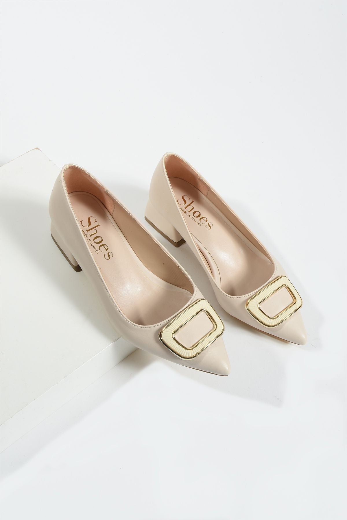 Siyah Tokalı Detay Klasik Topuklu Ayakkabı