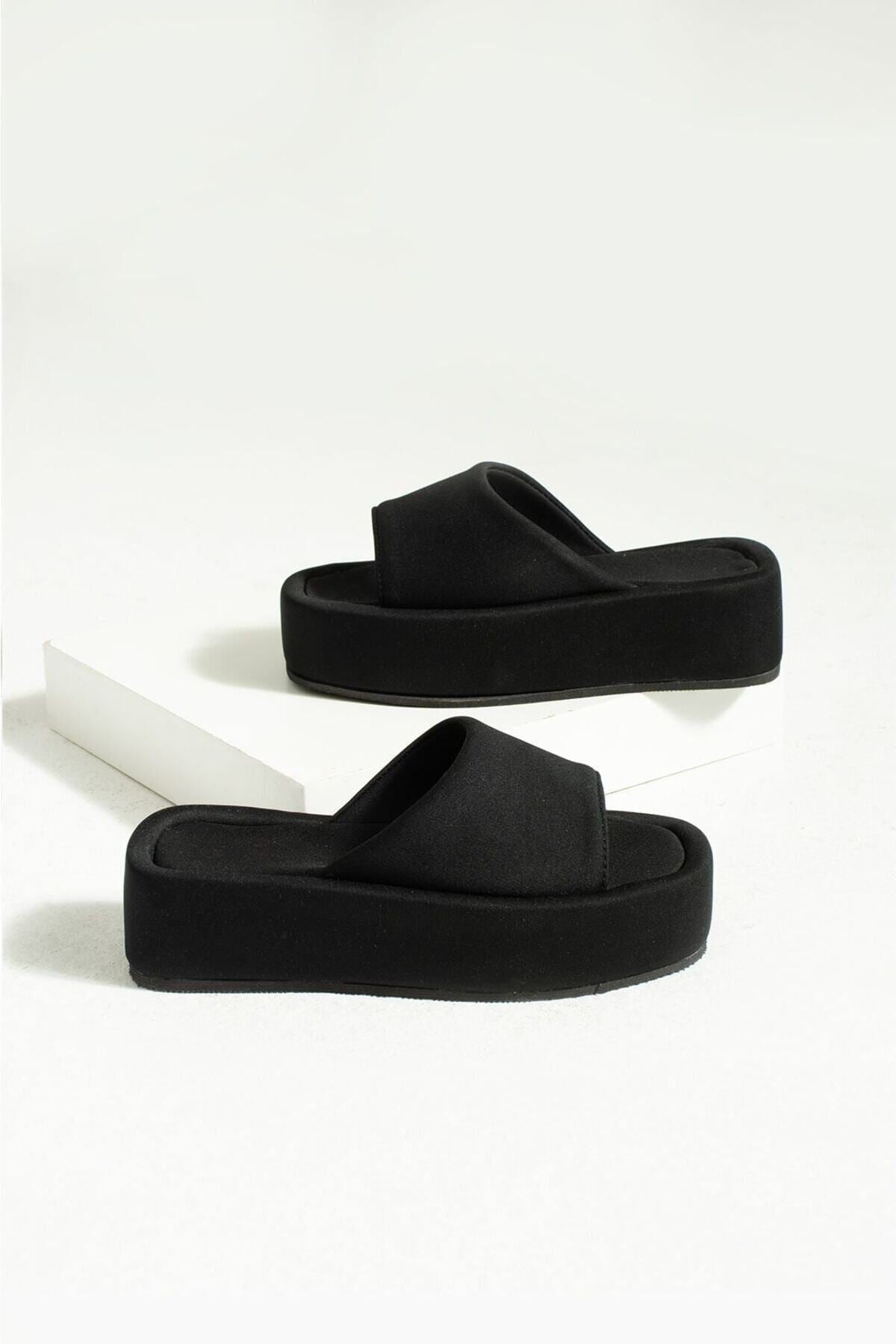 Siyah Dolgu Topuklu Terlik