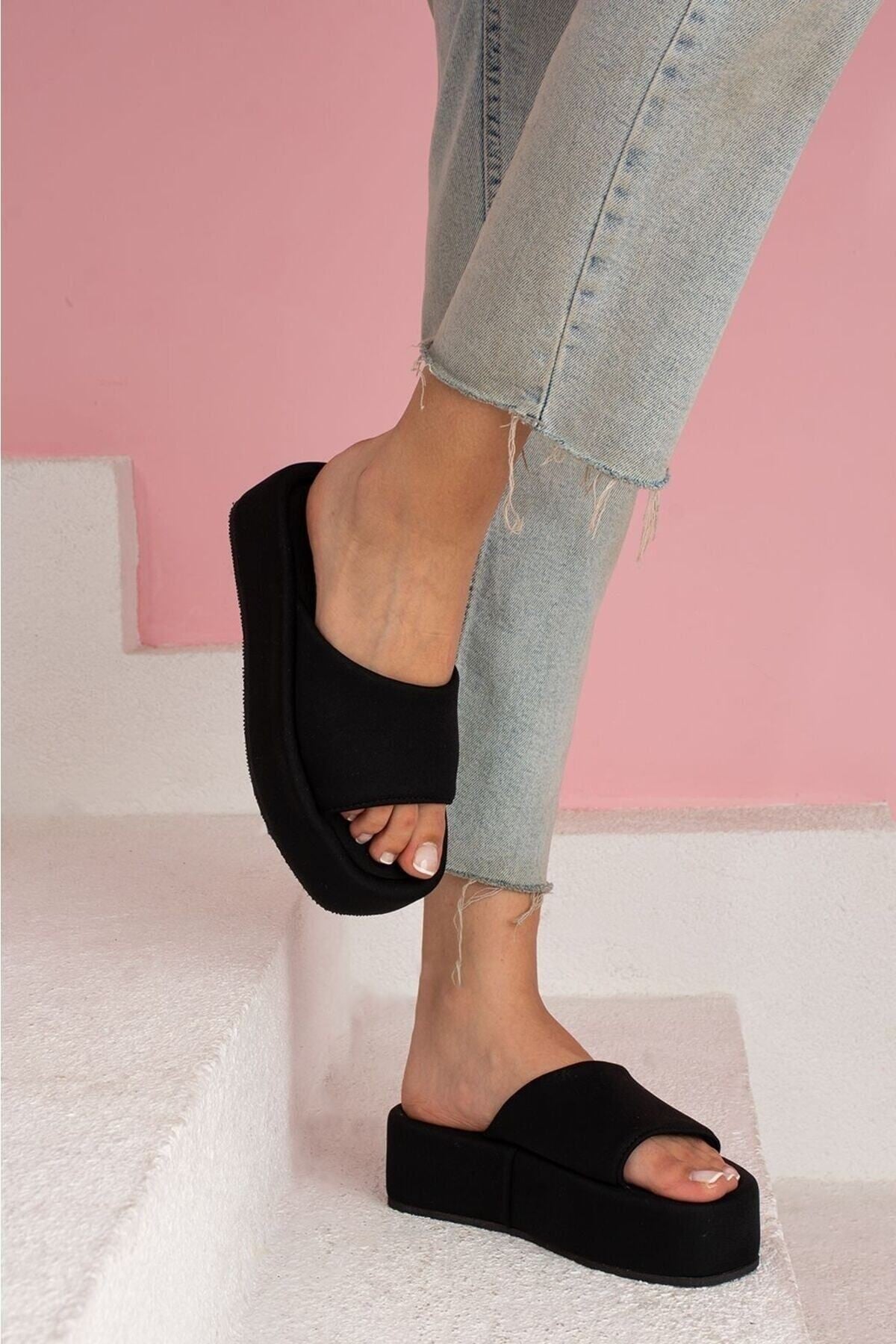 Siyah Dolgu Topuklu Terlik