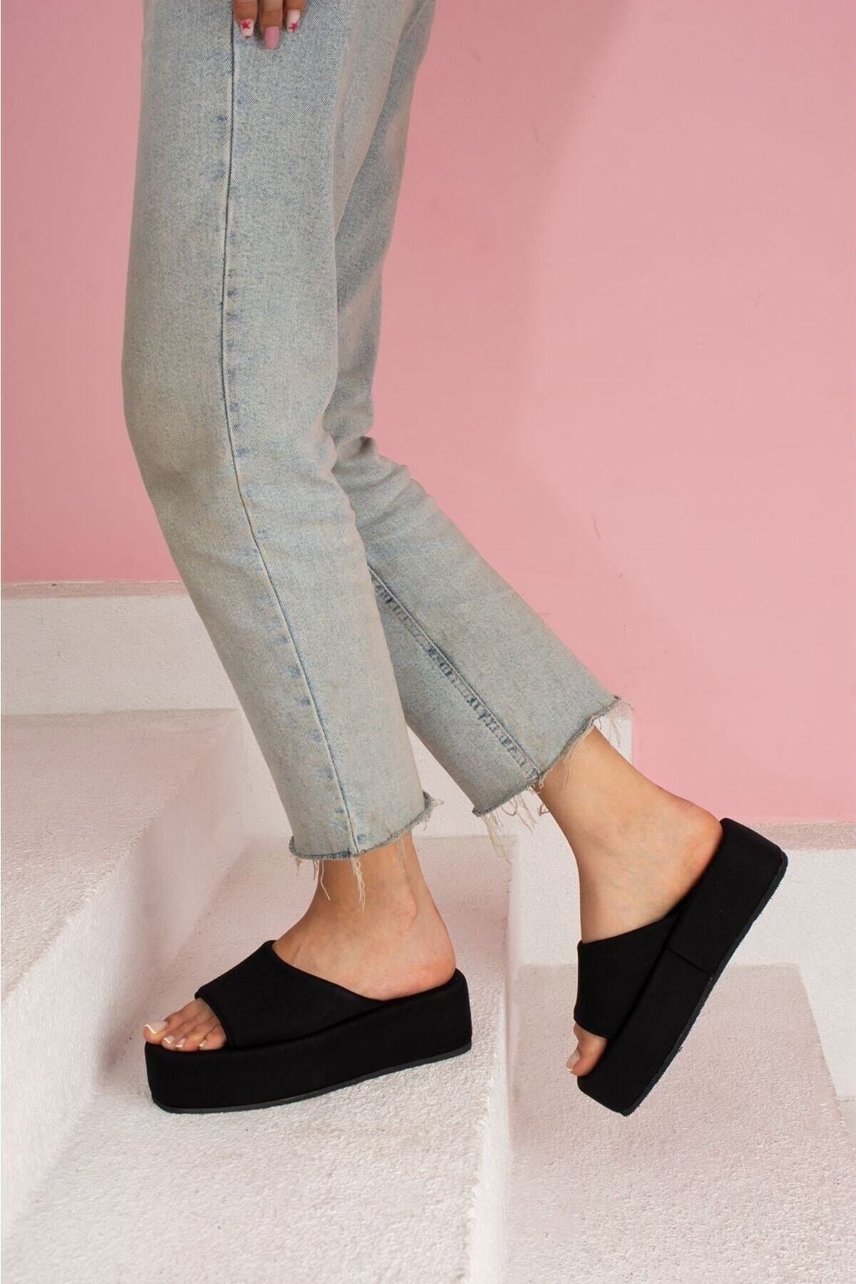 Siyah Dolgu Topuklu Terlik