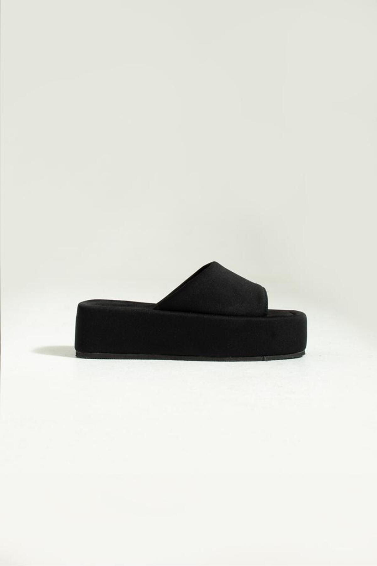 Siyah Dolgu Topuklu Terlik