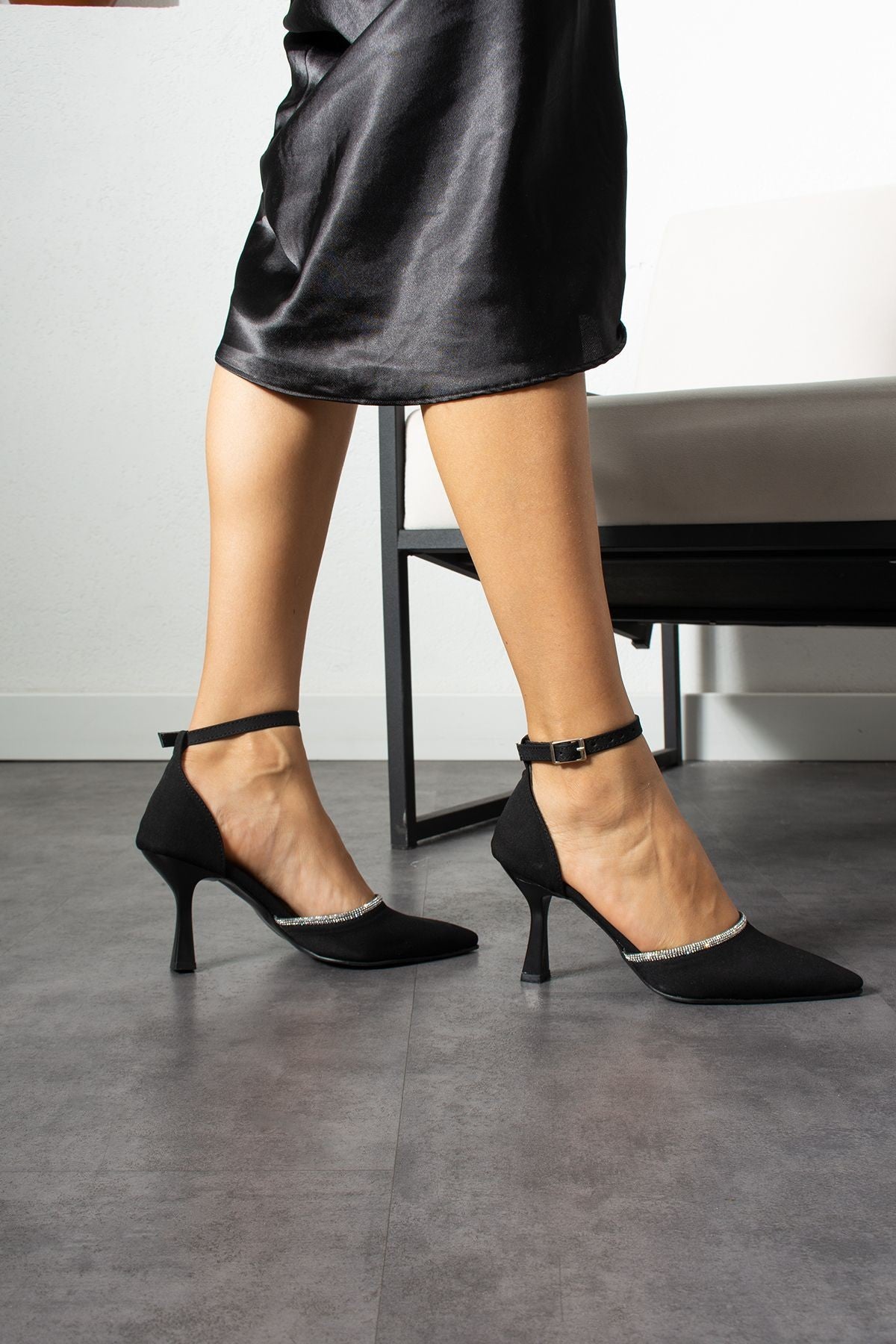 Noha Siyah taşli detay topuklu ayakkabı