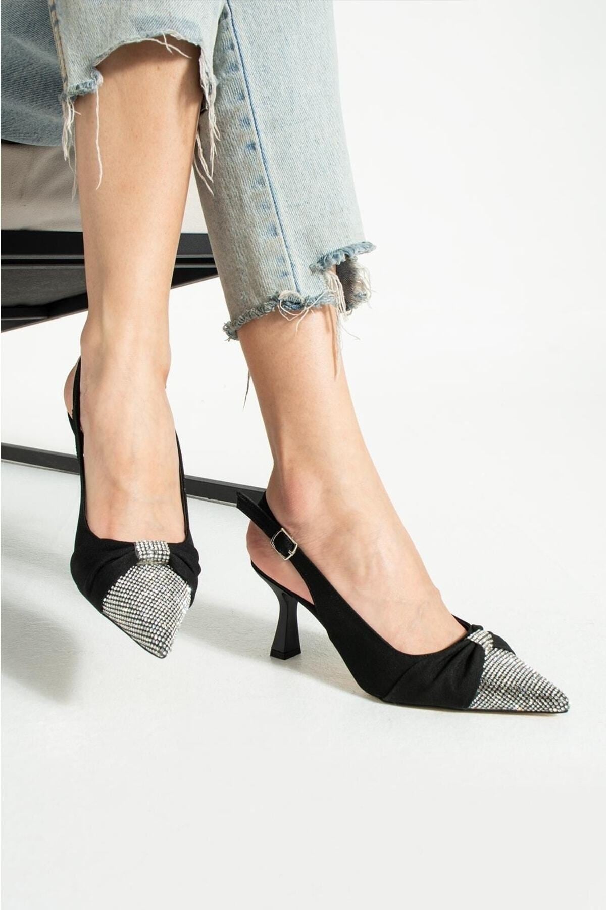 Siyah Saten Önü Taşlı Kadın Topuklu Ayakkabı