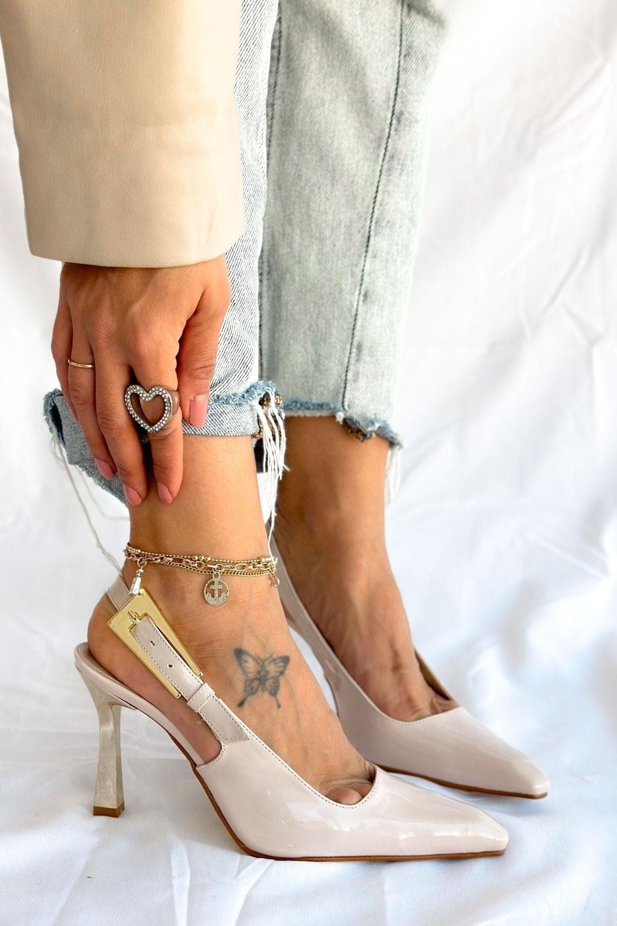 Maddox Kadın Rugan Gold Toka Detaylı Topuklu Ayakkabı