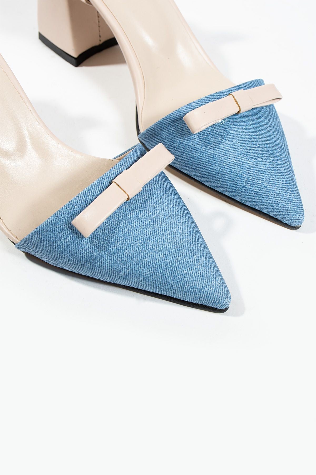 Werner Kadın Çift Renk Fiyonk Detay Topuklu Ayakkabı