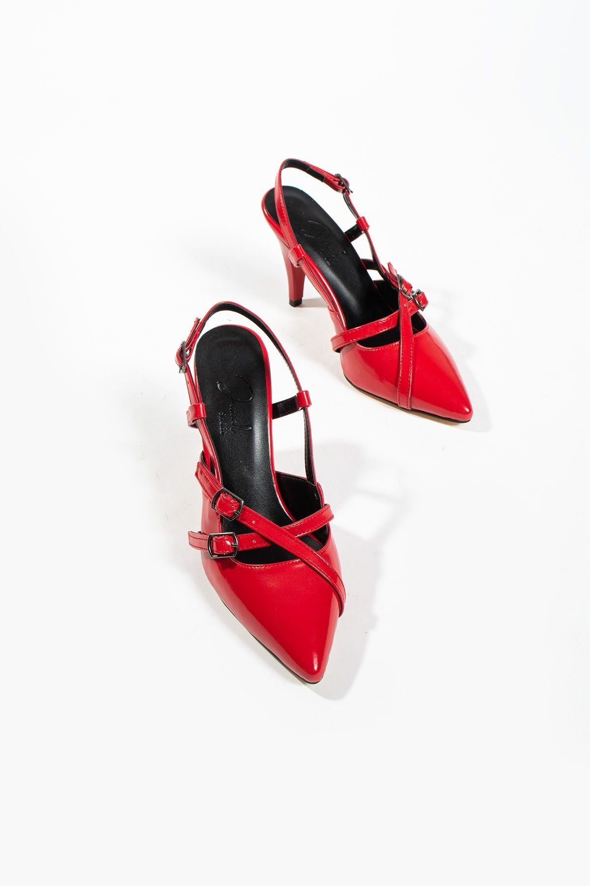 Zora Kadın Kırmızı Rugan Toka Detaylı Bilek Bağlı Topuklu Ayakkabı