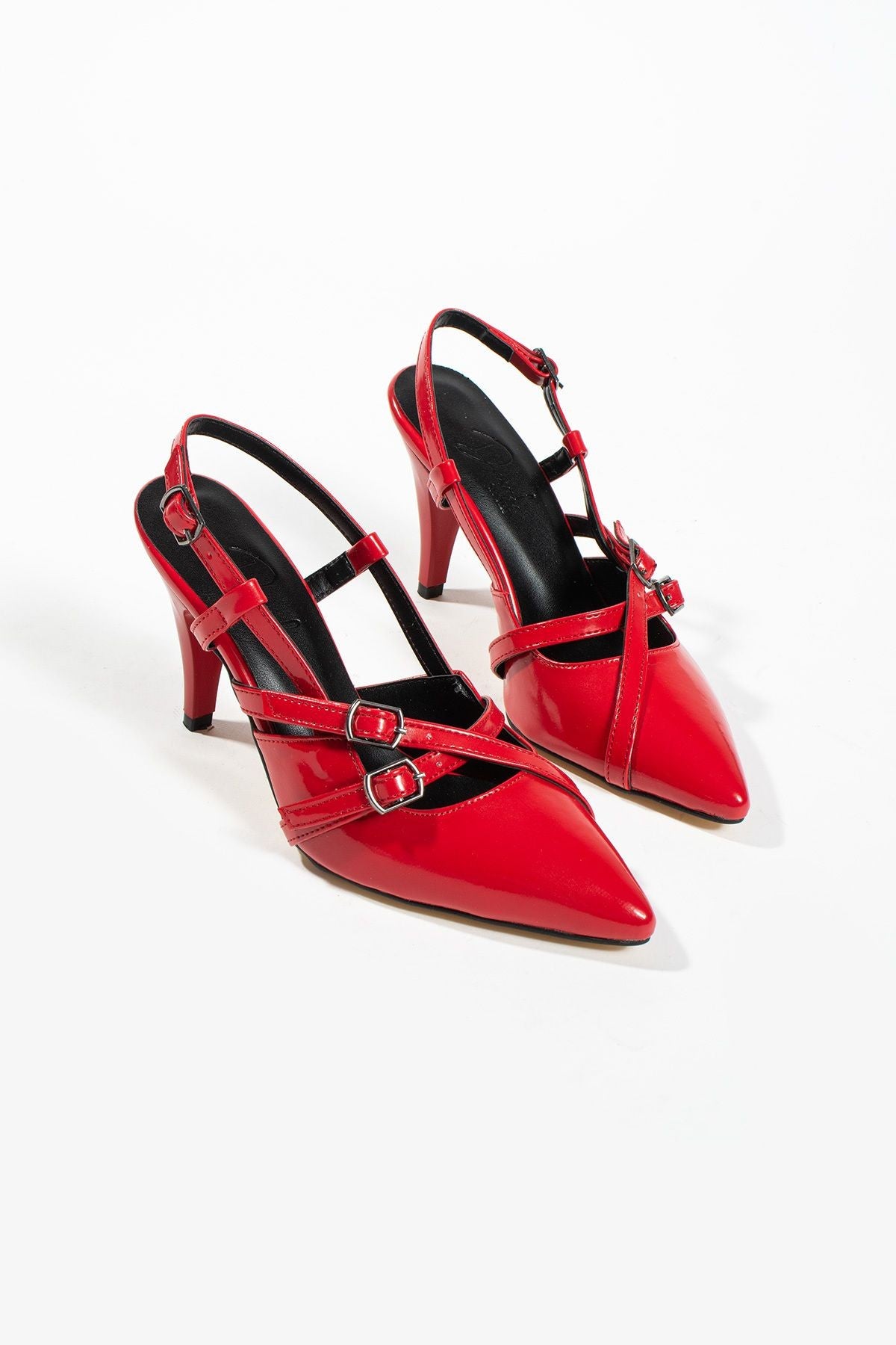 Zora Kadın Kırmızı Rugan Toka Detaylı Bilek Bağlı Topuklu Ayakkabı