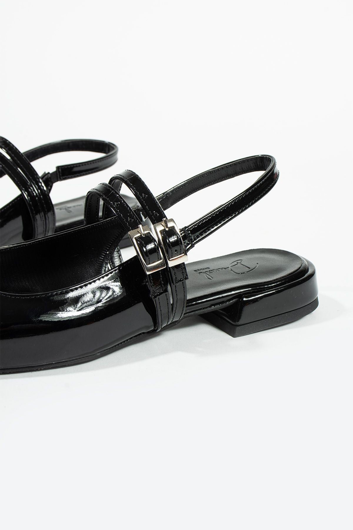 Care Kadın Küt Burun Çift kemer Detay Kısa Topuklu- Babet