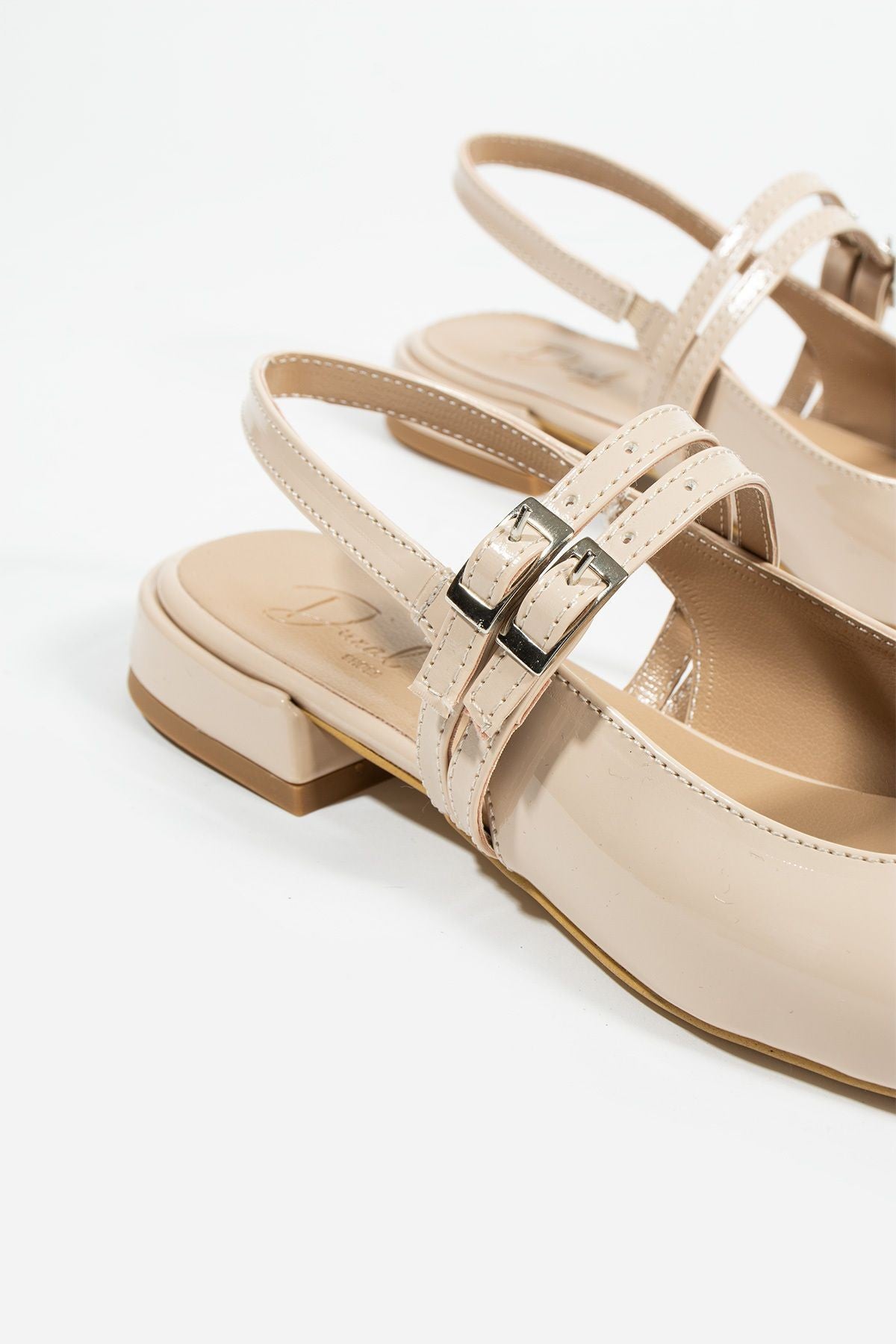 Care Kadın Küt Burun Çift kemer Detay Kısa Topuklu- Babet