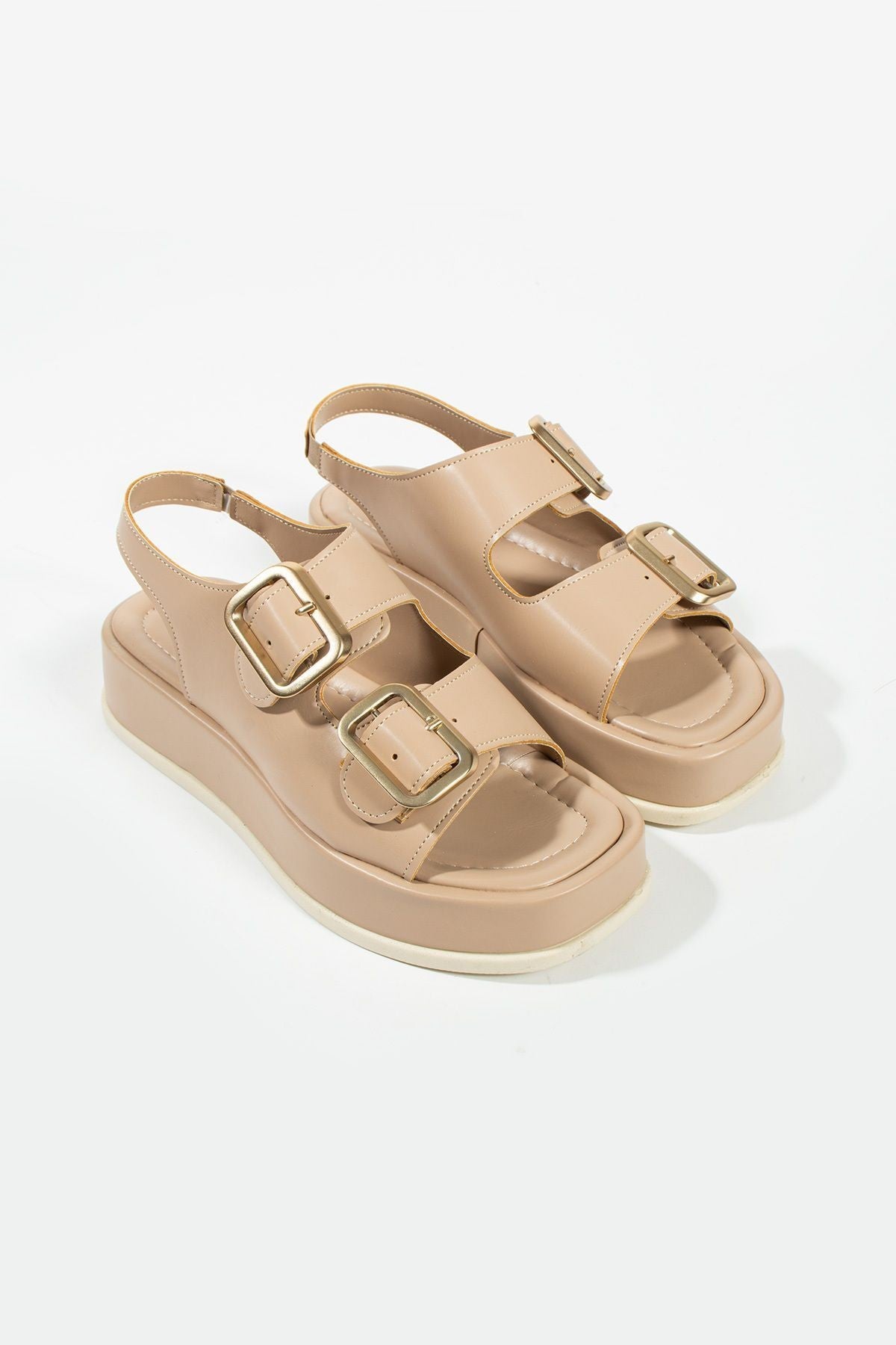 Dolgu Topuklu Çift Bantlı Tokalı Kadın Sandalet