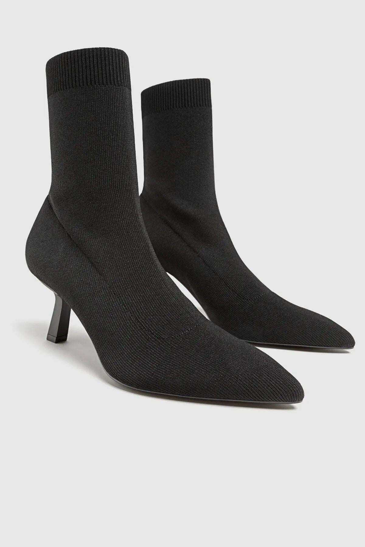 Siyah Streç Topuklu Bilekte Bot