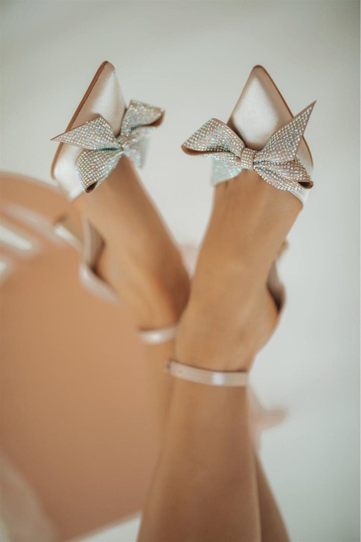 Cameron Taşlı Toka Detay Bilekten Bağlamalı Topuklu Ayakkabı