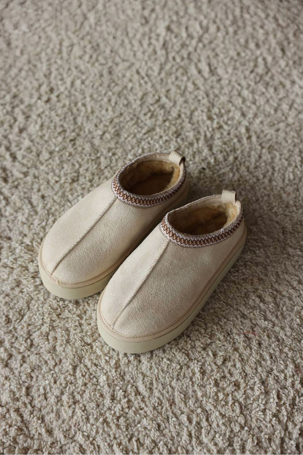 Lema İçi Kürklü Kadın Bot